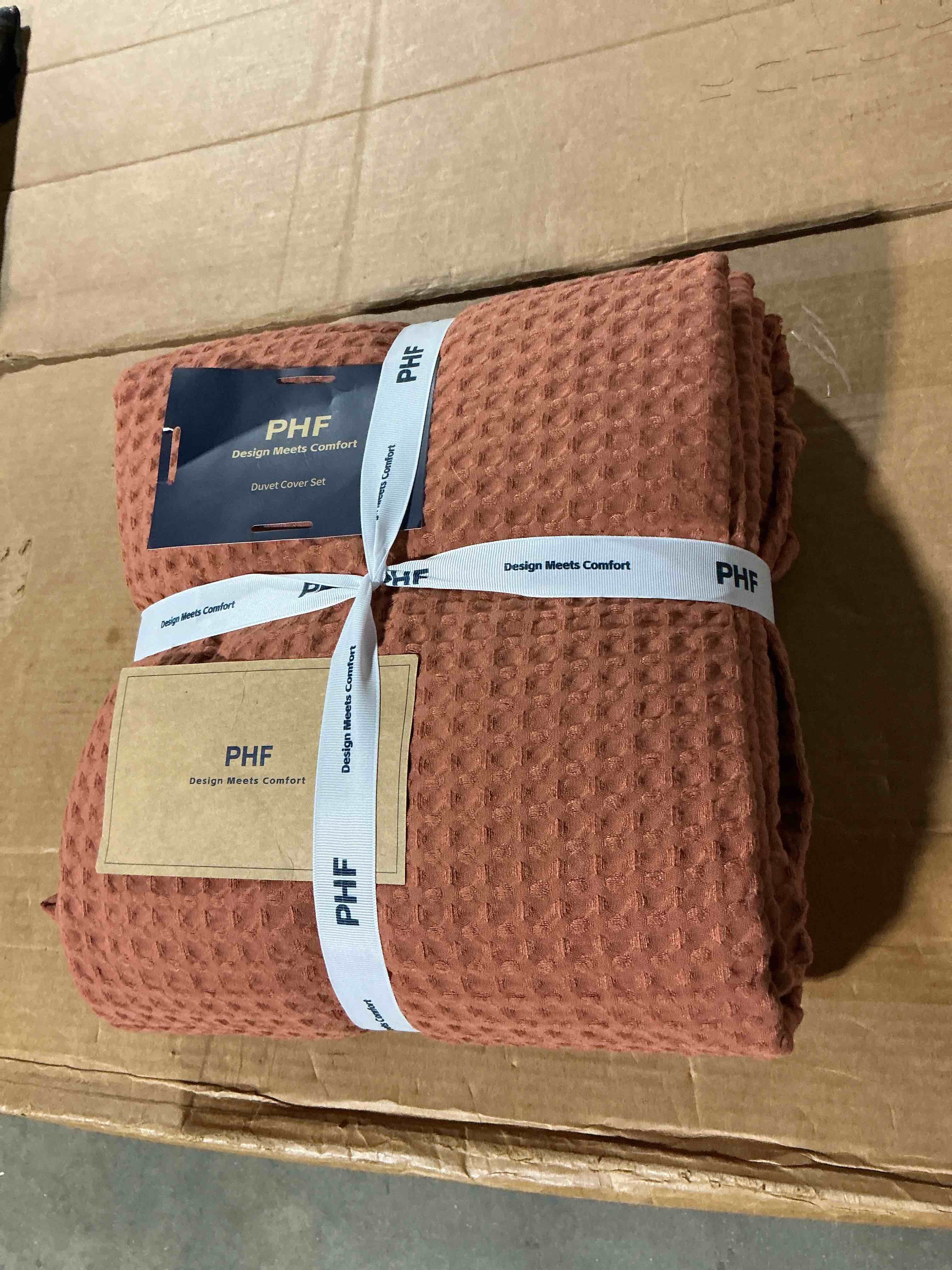 Condition photo showing Good Condition for phf ultra soft waffle weave comforter set queen size, 3 pieces lightweight breathable comfy bedding set, comfy textured 1 comforter with 2 pillow shams, terra cotta