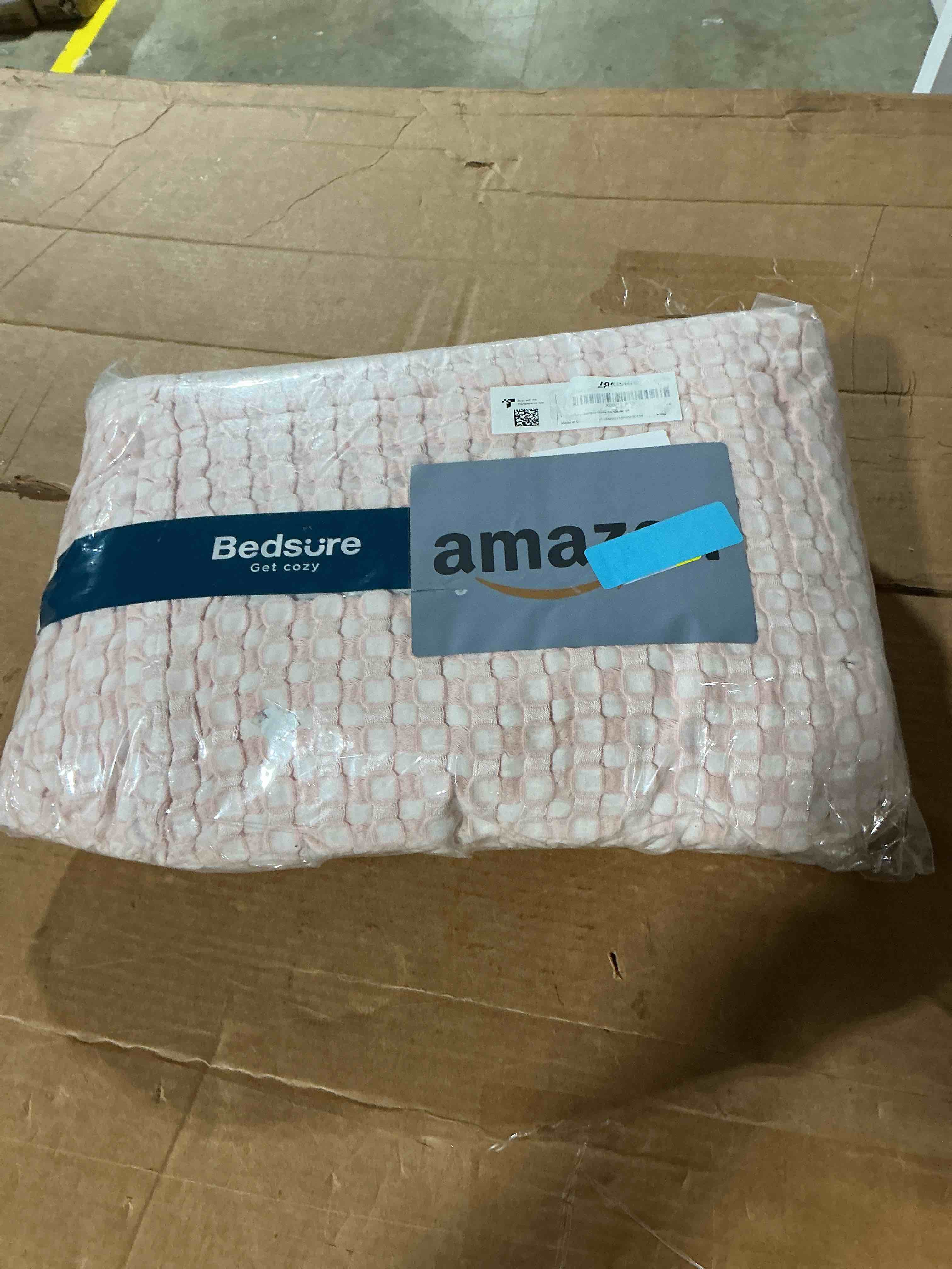 Condition photo showing Good Condition for bedsure cooling cotton waffle oversized king size blanket - lightweight breathable blanket of rayon derived from bamboo for hot sleepers, luxury throws for bed, couch and sofa, pink, 104x90 inches light pink king (120" x 96”)