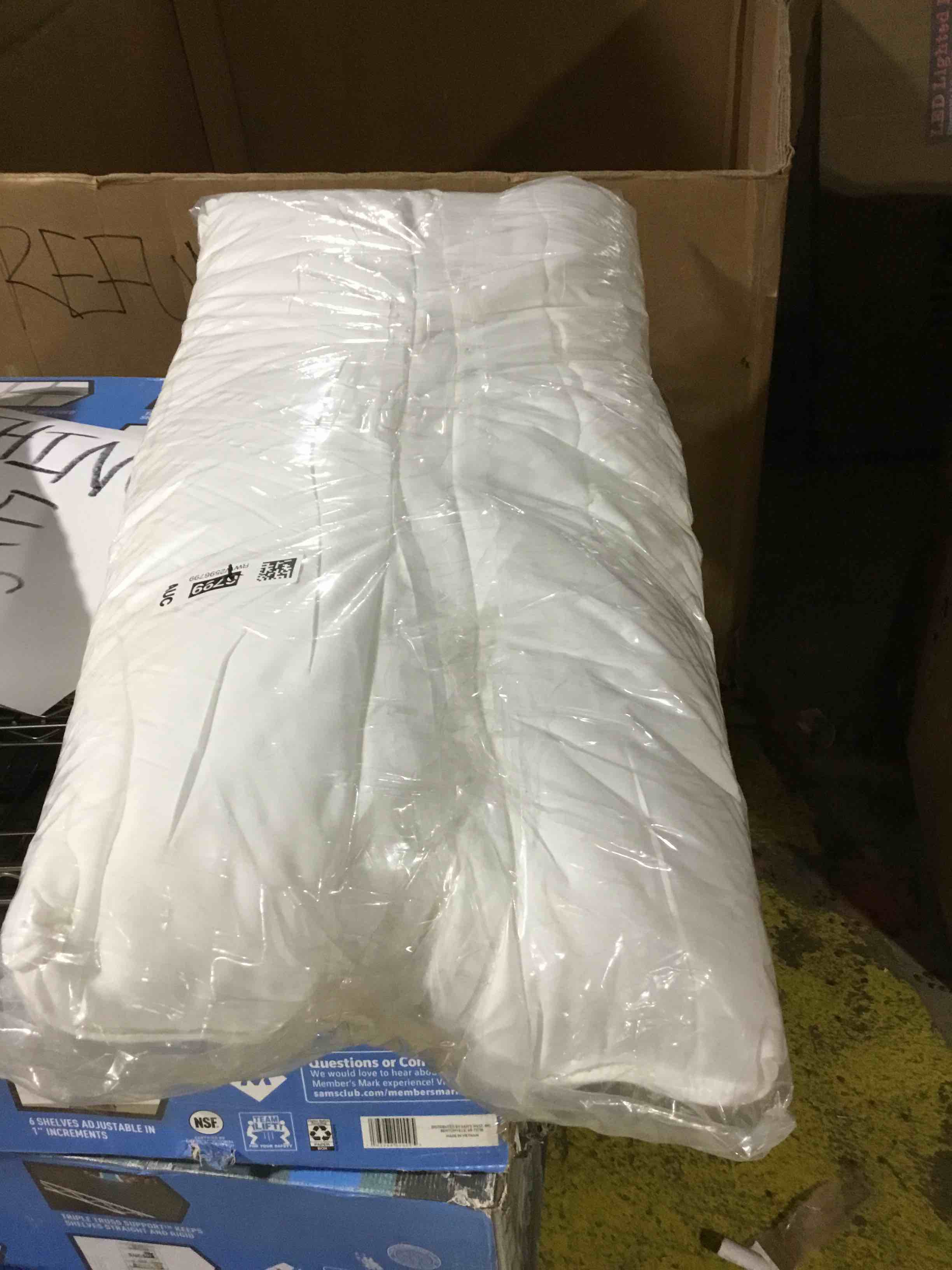 Condition photo showing Good Condition for (similar) Utopia Bedding Throw Pillows (Set of 1, White), 16 x 16 Inches Pillows for Sofa, Bed and Couch Decorative Stuffer Pillow