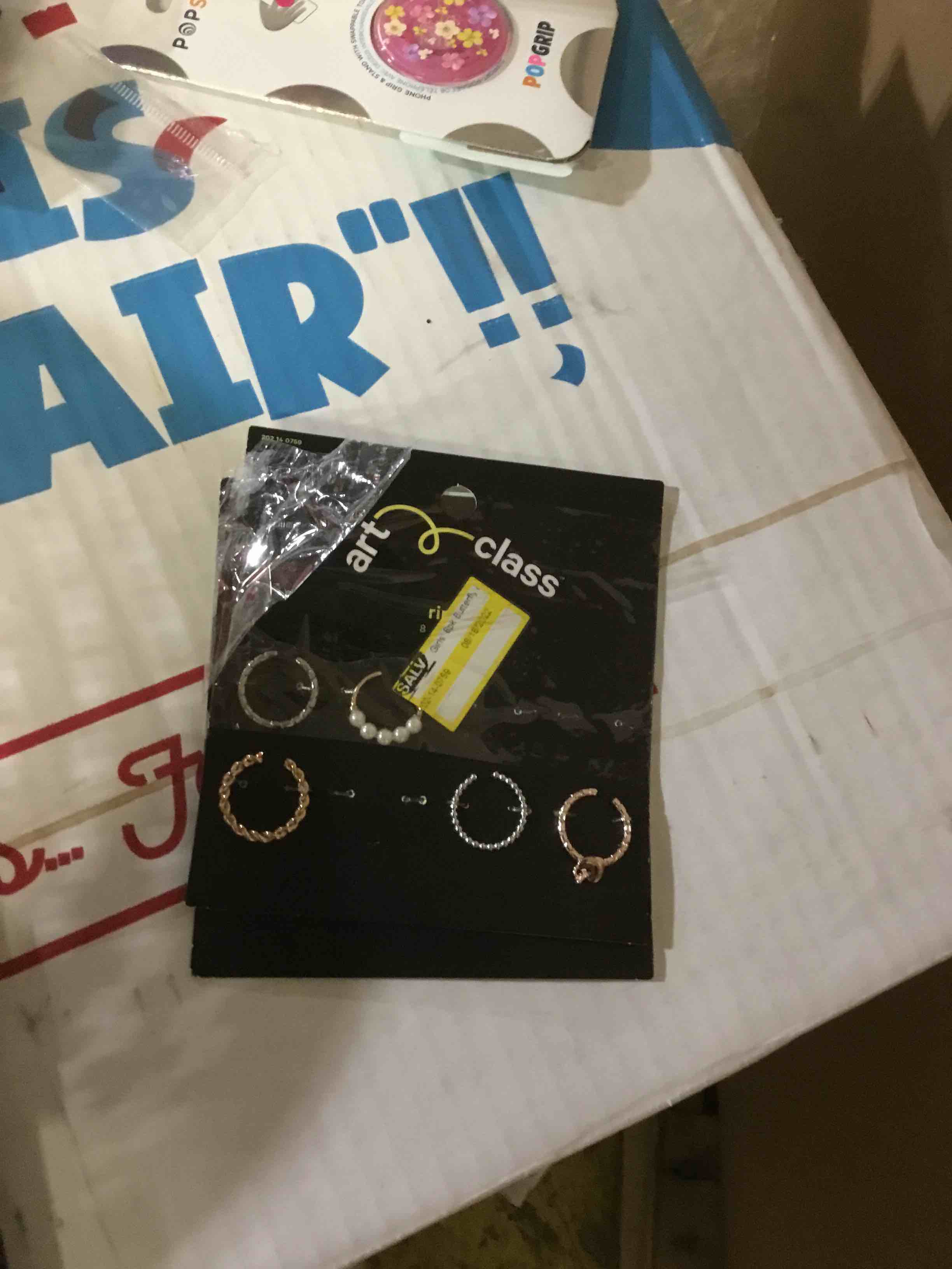 Condition photo showing Good Condition for Girls' 8pk Butterfly & Flower Ring Set - art class , Gold/Silver