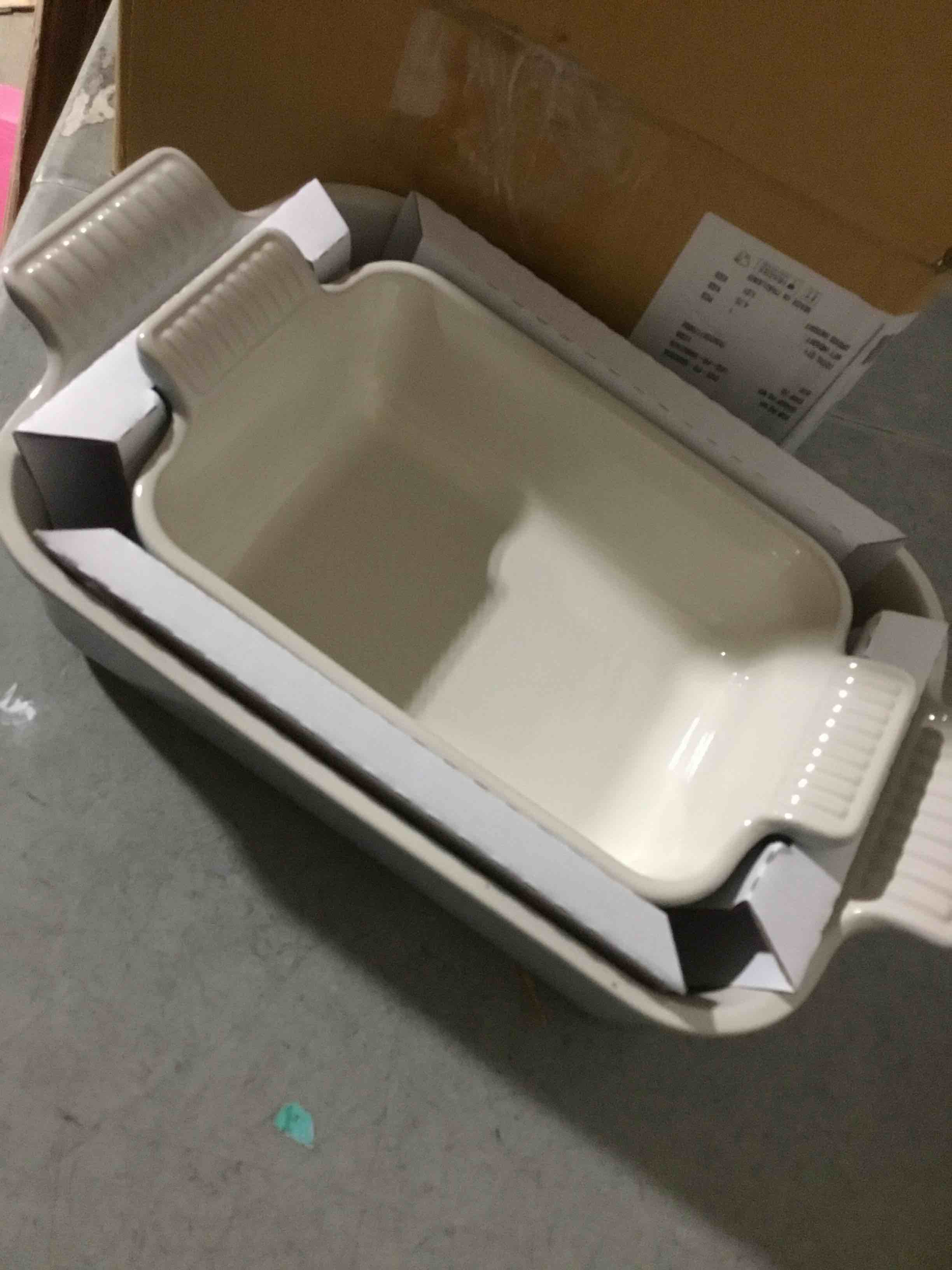 Condition photo showing Good Condition for Le Creuset Stoneware Heritage Set 2 Rectangular Dishes, Sea Salt