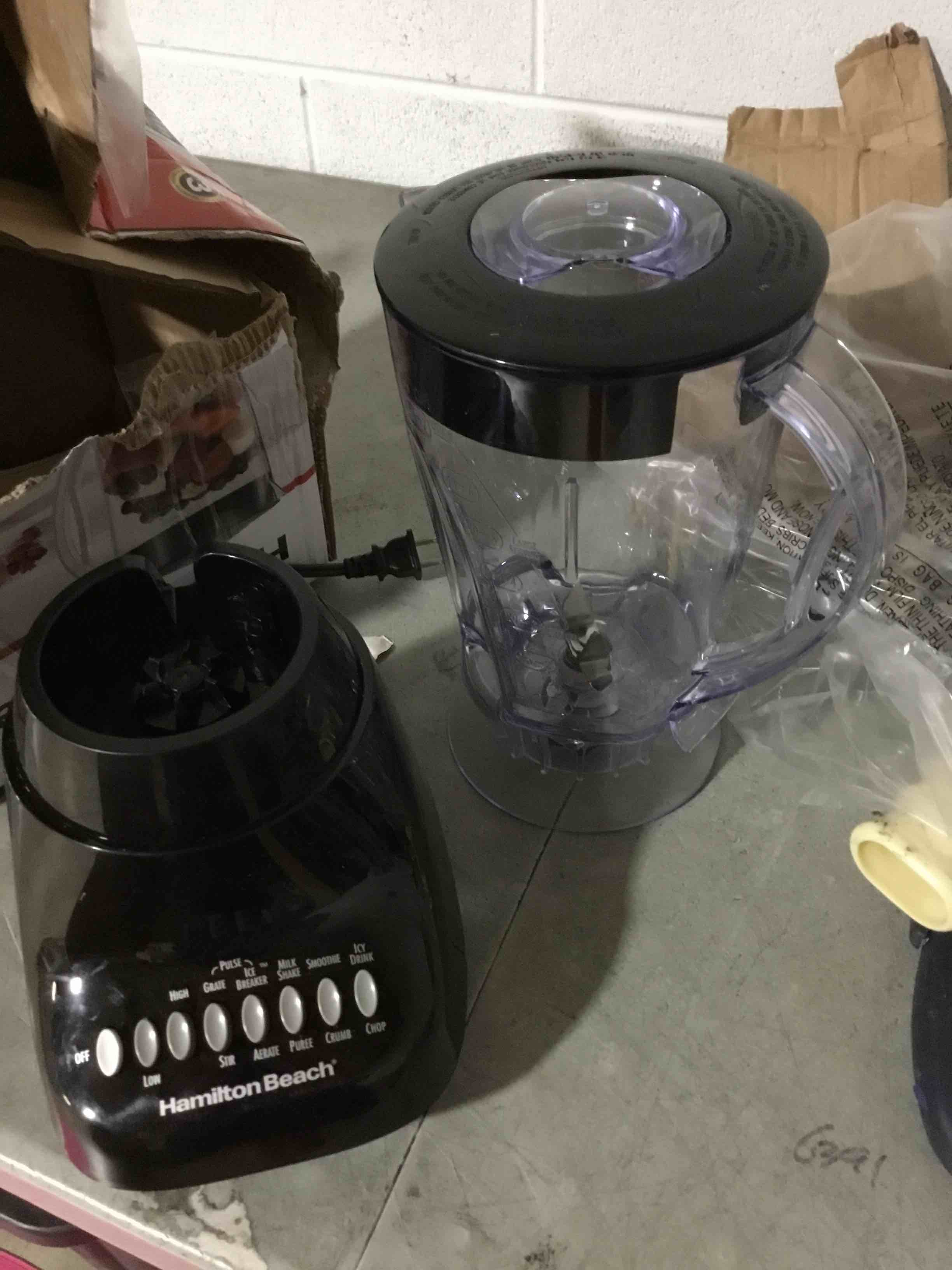 Condition photo showing Good Condition for Hamilton beach smoothie blender 10 speeds 56oz. capacity 