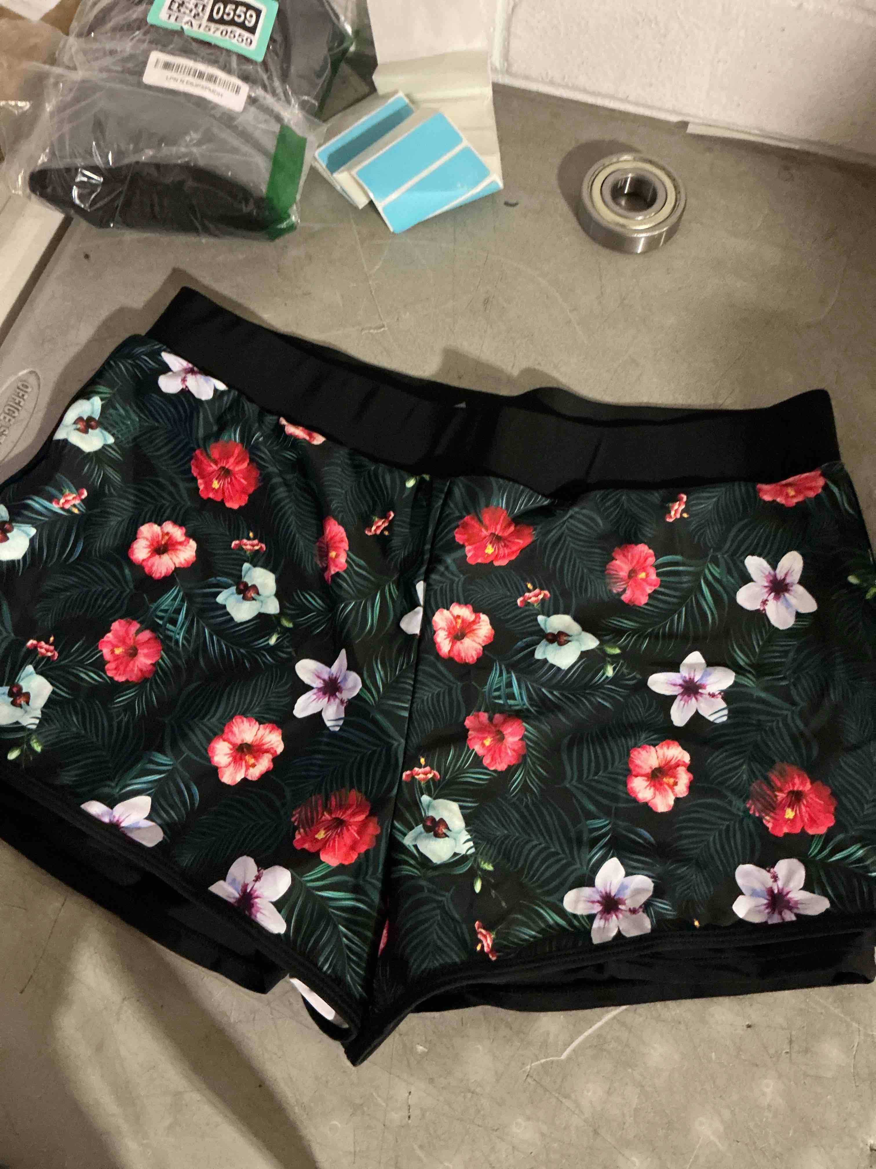 Condition photo showing Good Condition for women - shorts black flower xx-large