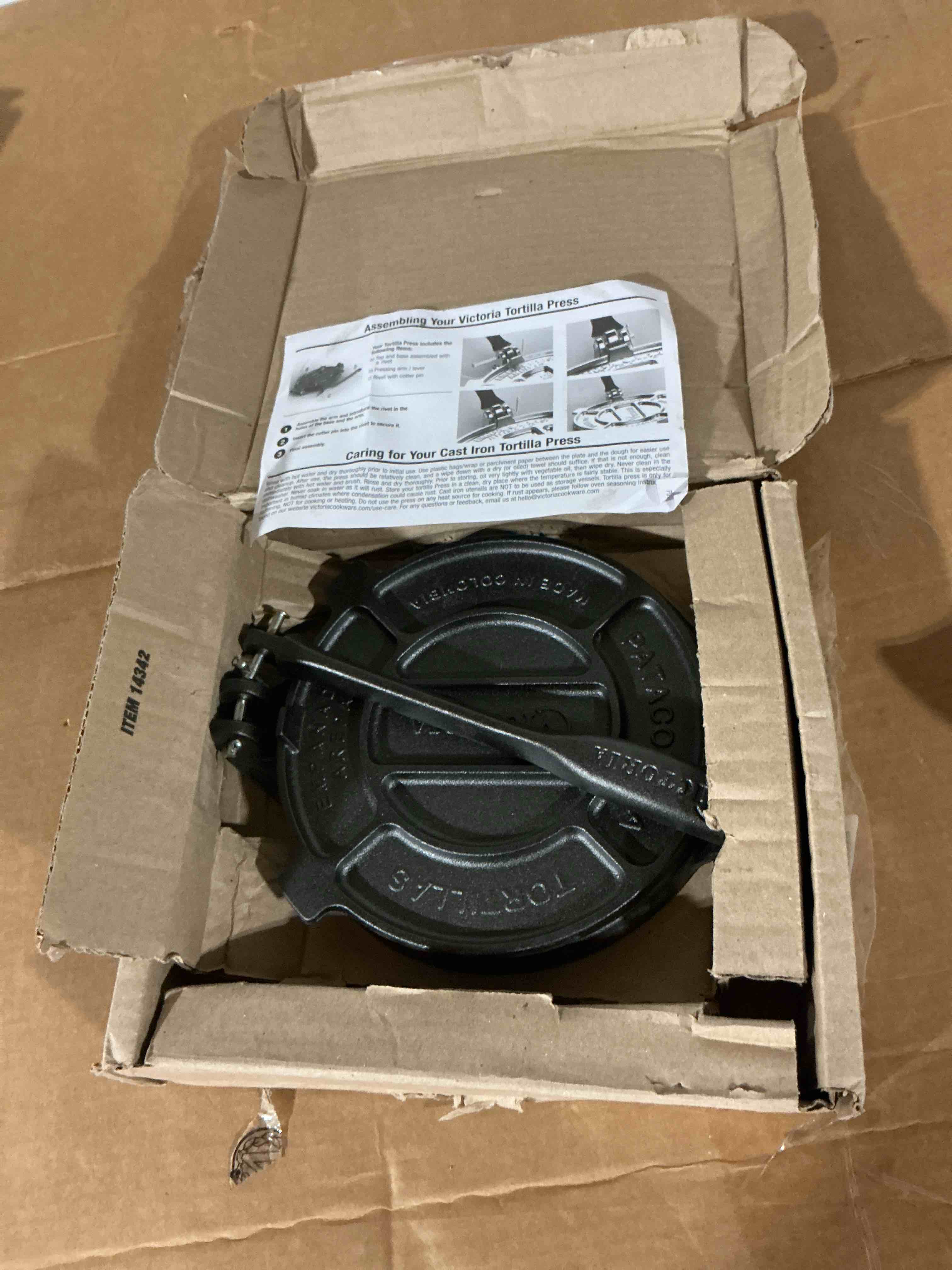 Condition photo showing As Is for victoria 8 inch cast iron tortilla press. tortilla maker flour tortilla press rotis press dough press pataconera seasoned with flaxeed oil black