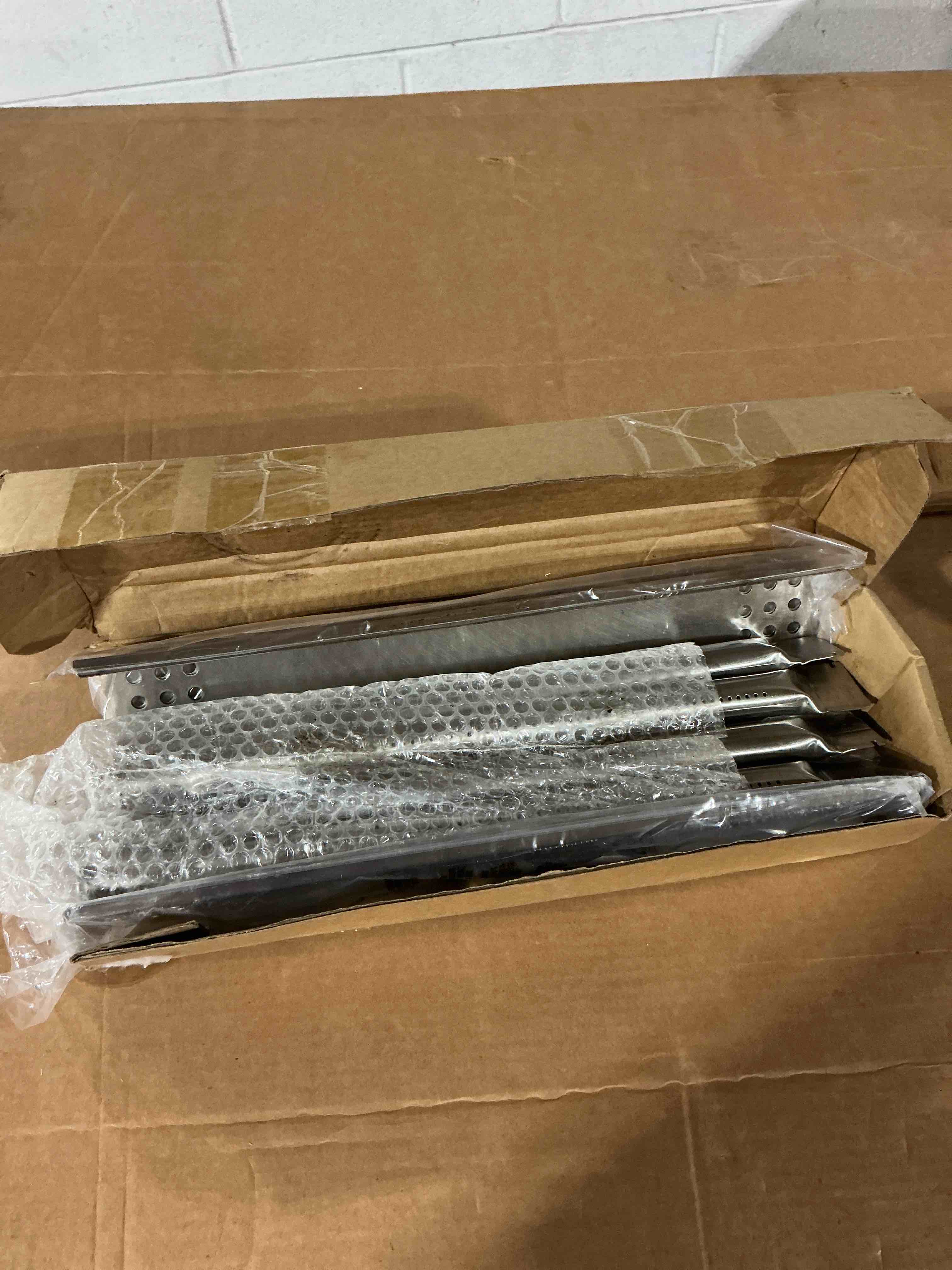 Condition photo showing Good Condition for grill replacement parts for monument 24367, 35633, 17842, 24633, 41847ng 4 burner gas grills, grill burner, heat plate, igniter for kitchen aid 720-0954, monument 6 burner 77352 77352mb 77352-mb for monument grill 4-burner