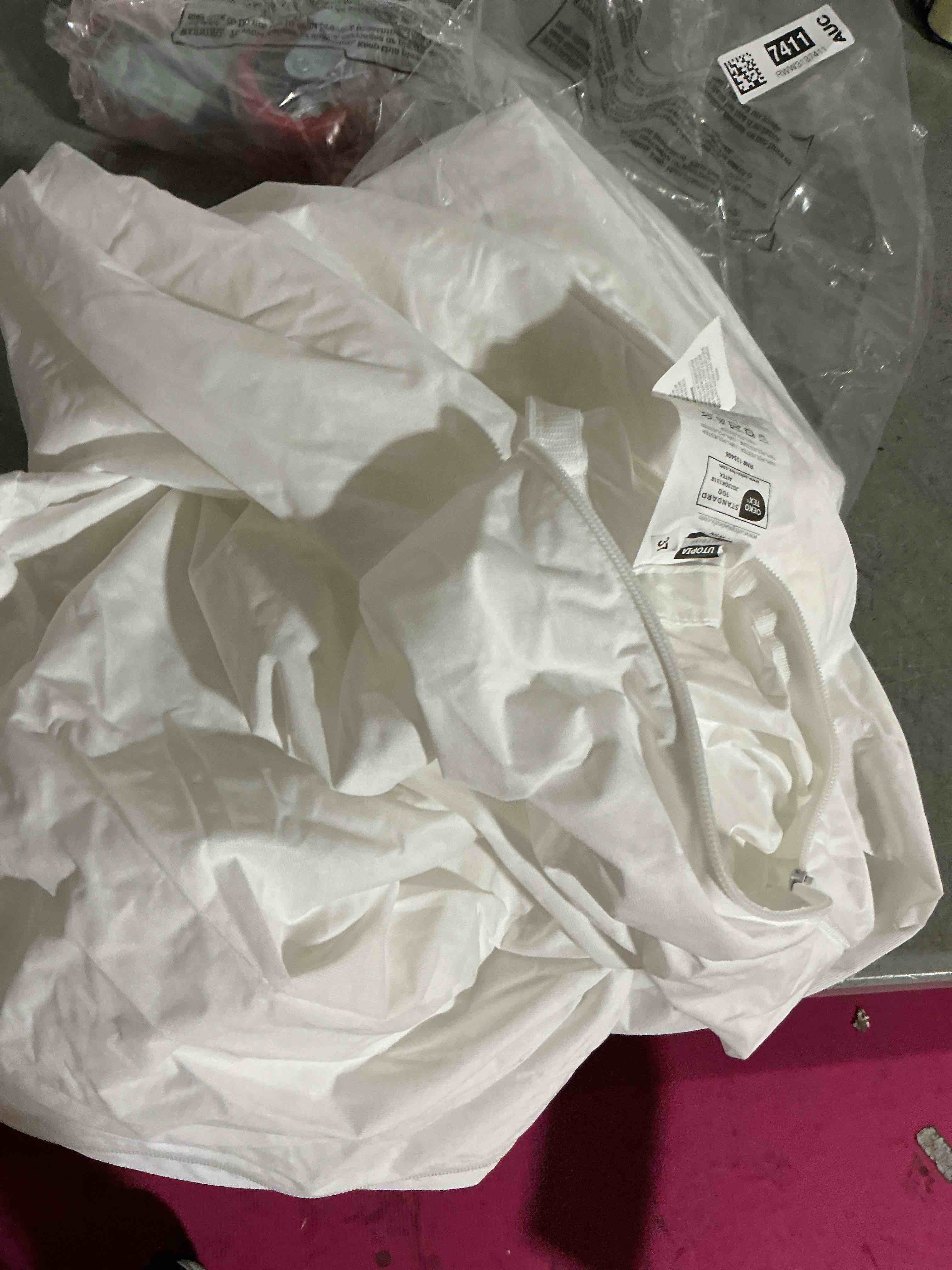 Condition photo showing Good Condition for (similar inches) zippered twin mattress protector 13 inches, waterproof matress encasement extra deep pocket, breathable & six-sided mattress cover up to 13" deep twin 13 inches