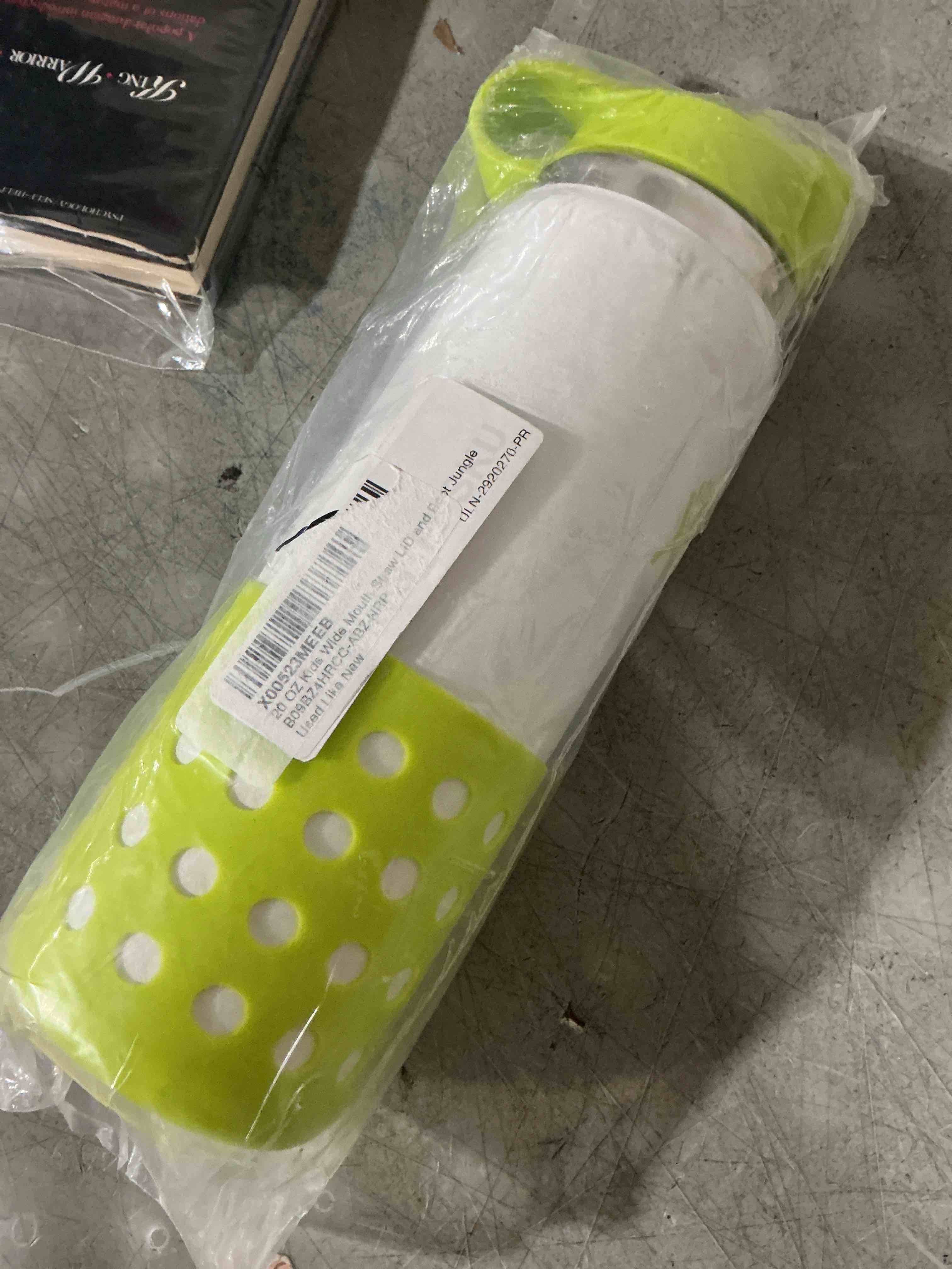 Condition photo showing Good Condition for hydro flask 20 oz kids wide mouth straw cap and boot dew (green lime)