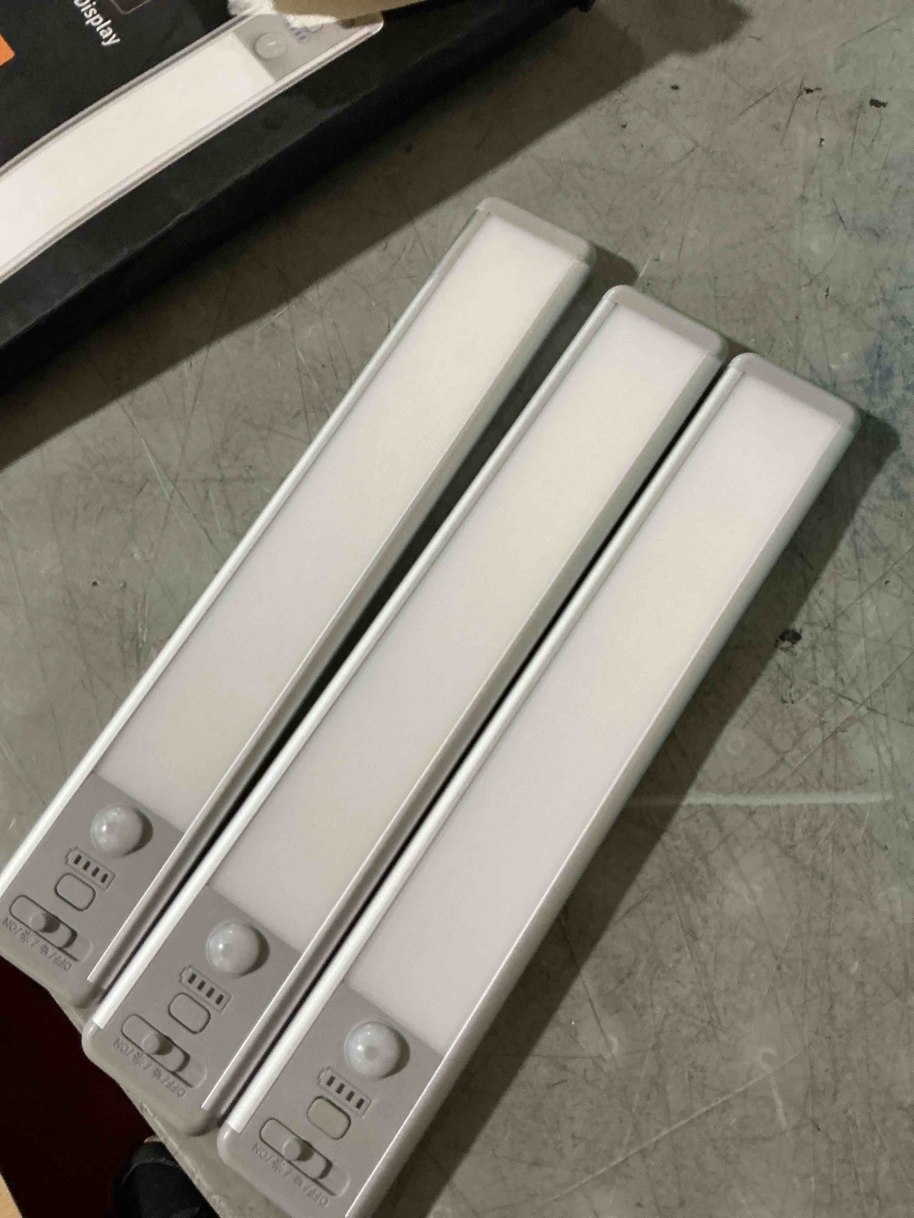 Condition photo showing Good Condition for 76 led motion sensor light (no have the cable)