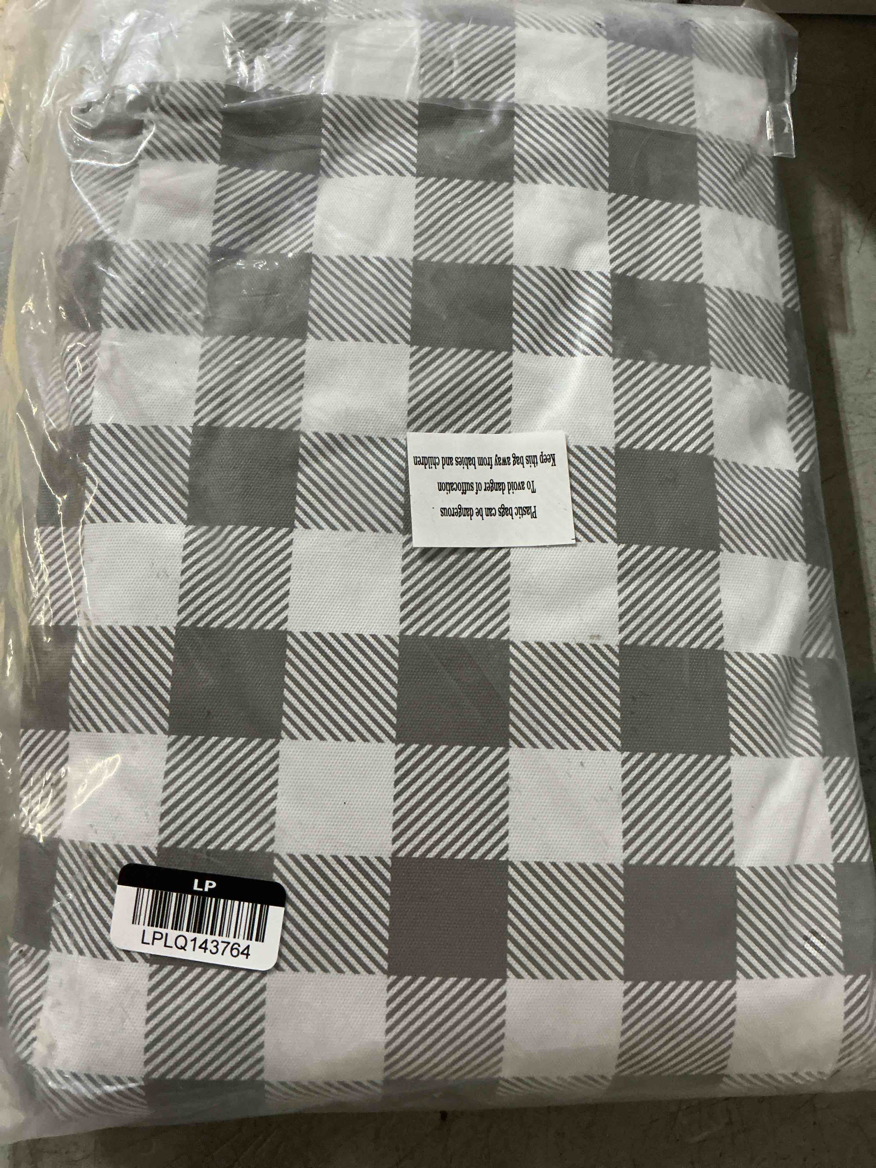 Condition photo showing New/Like New for sorfey round tablecloth -fitted with elastic, vinyl with flannel back, fits for table 60 inches round,water proof, easy to clean, checked gray design 60" round grey