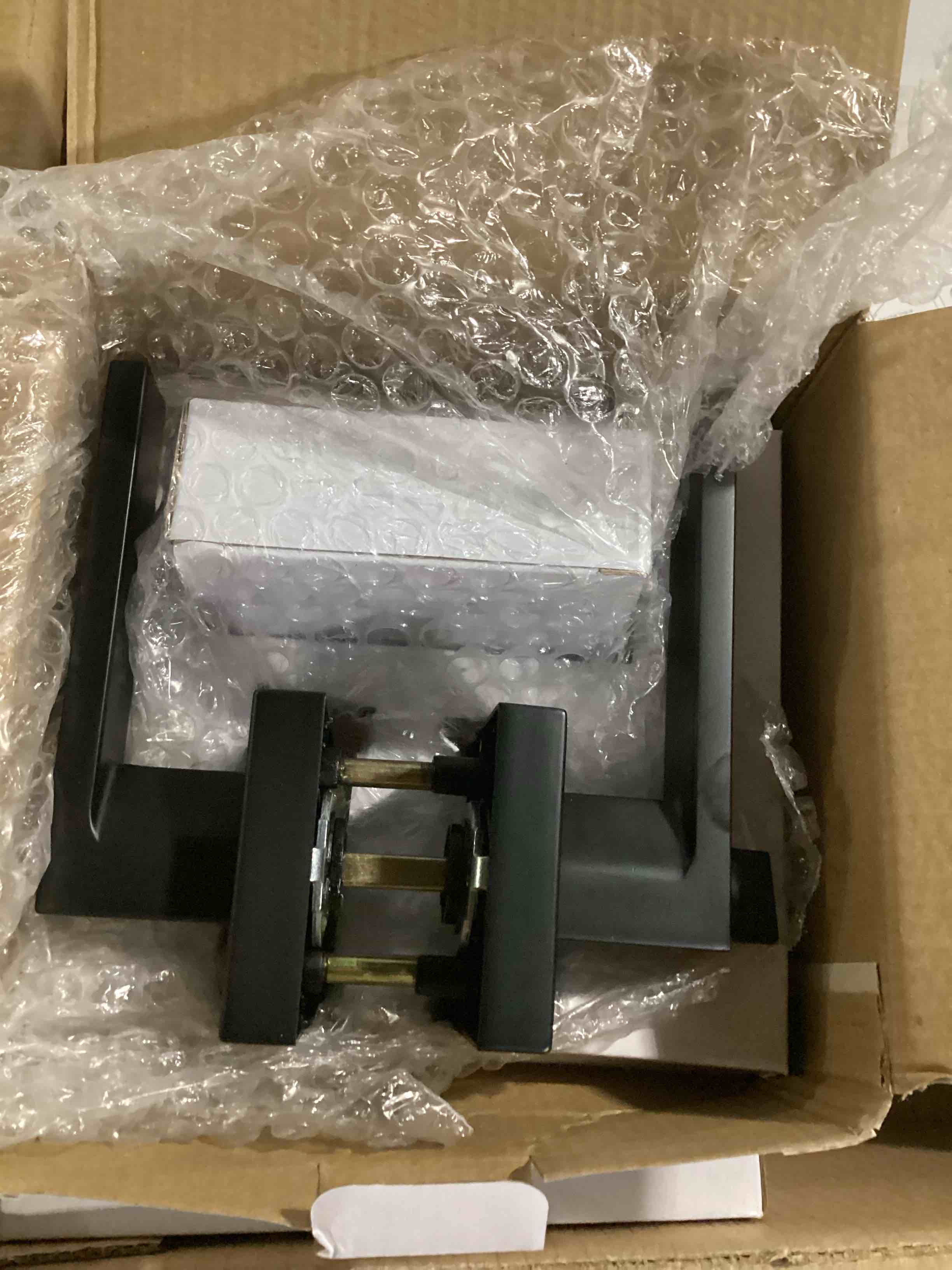 https://s3.amazonaws.com/lotting-images-prod/bidfta/TEA1578145_1745500814165.jpeg