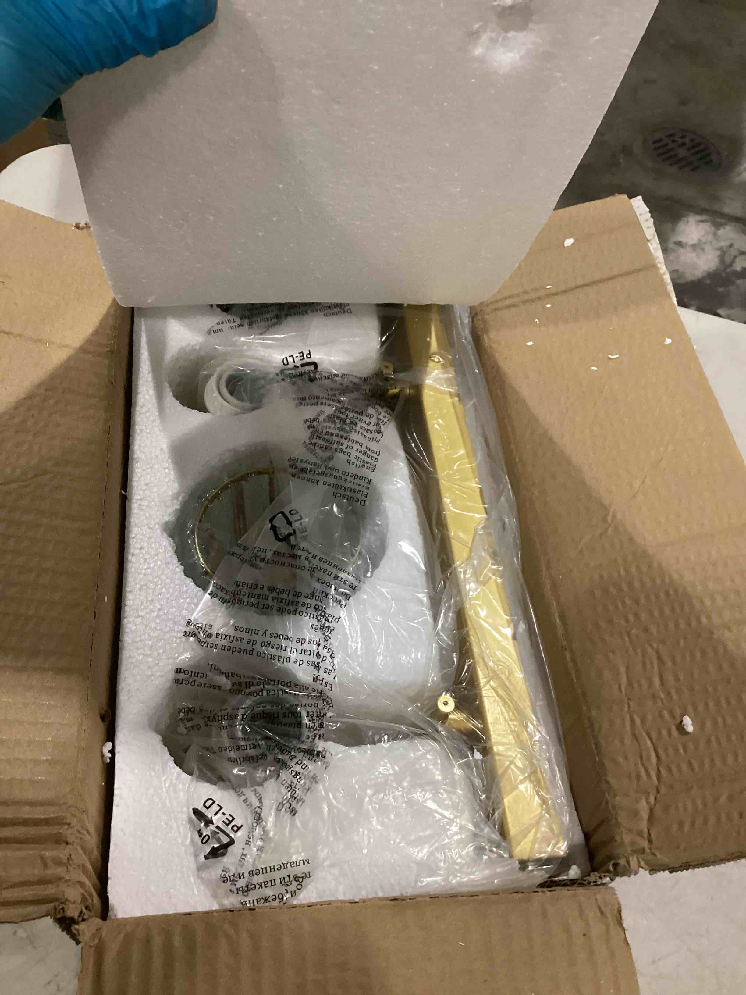 https://s3.amazonaws.com/lotting-images-prod/bidfta/TEA1579242_1742991843948.jpeg