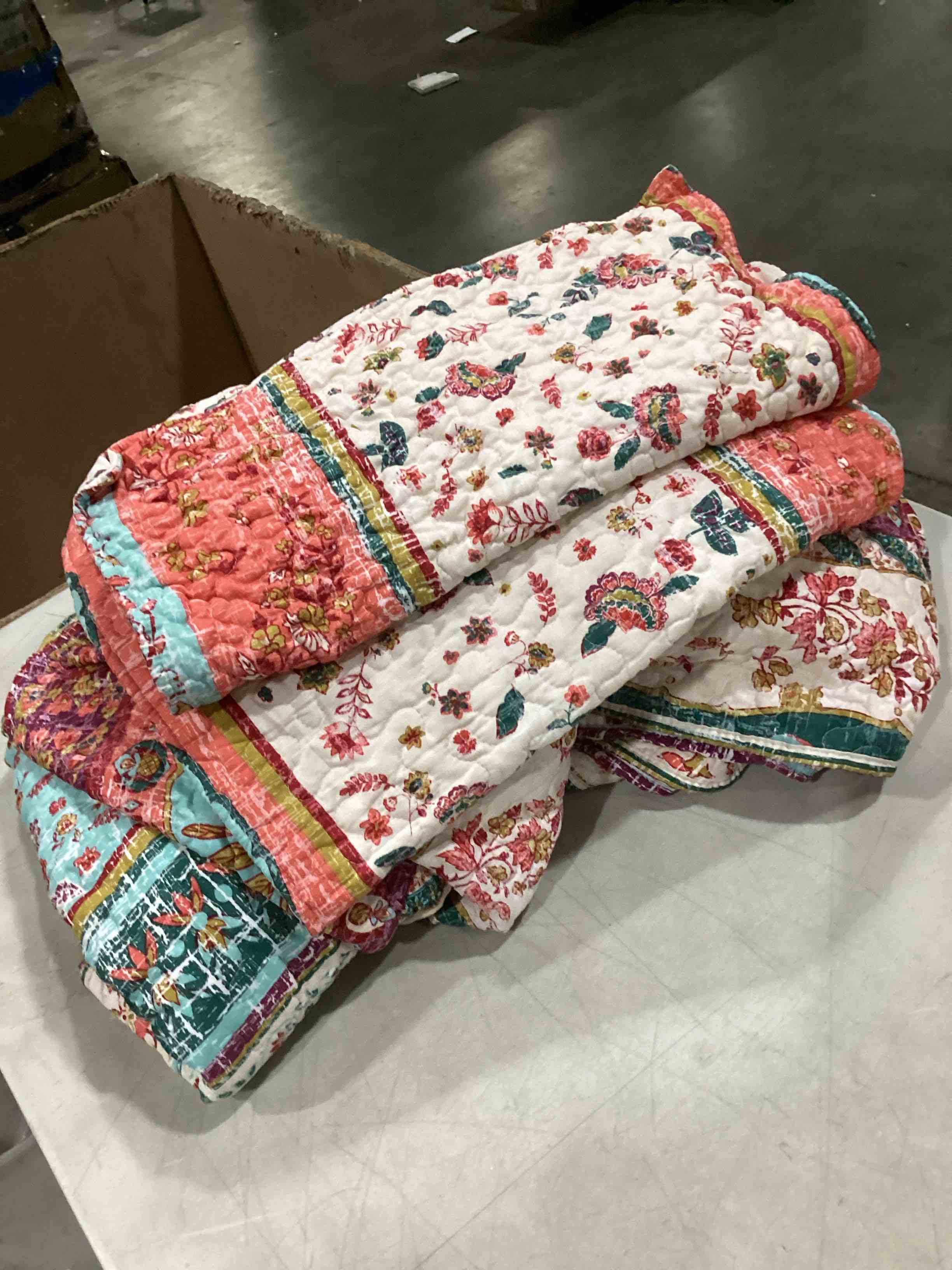 https://s3.amazonaws.com/lotting-images-prod/bidfta/TEA1579400_1743085441510.jpeg