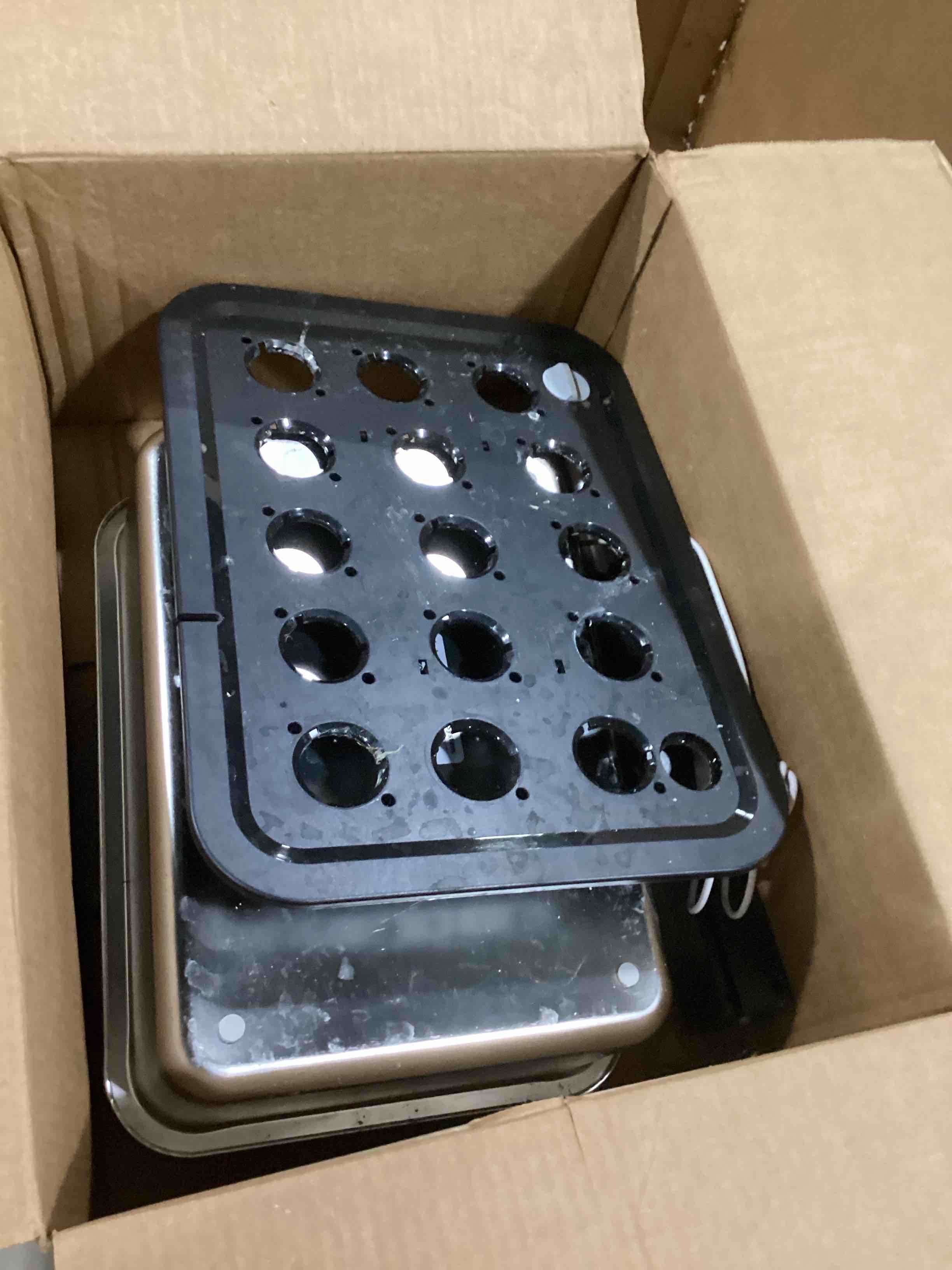 https://s3.amazonaws.com/lotting-images-prod/bidfta/TEA1581824_1745858906898.jpeg
