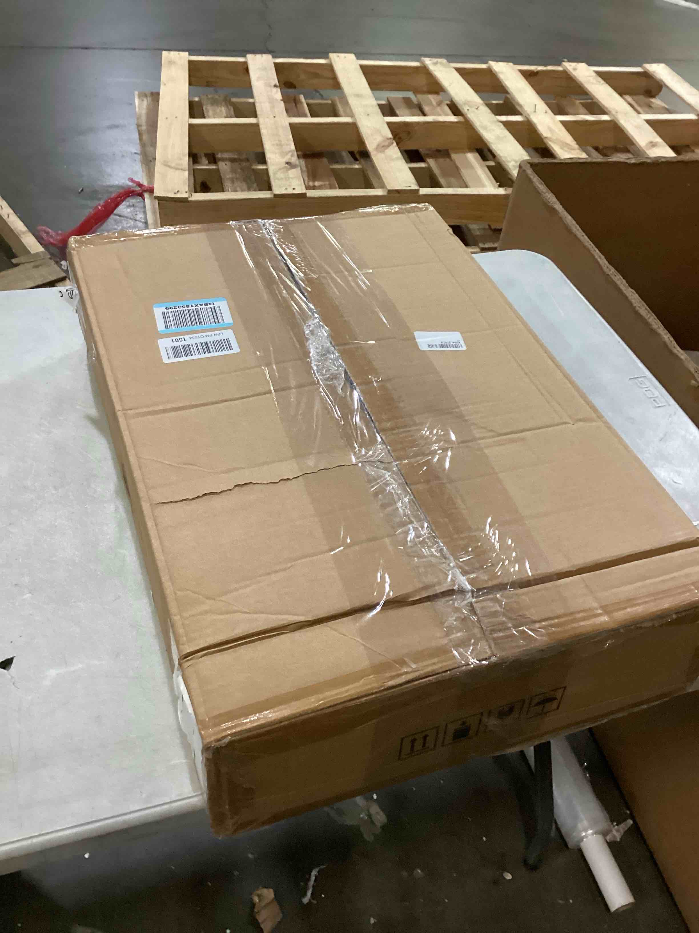 https://s3.amazonaws.com/lotting-images-prod/bidfta/TEA1582658_1745607301541.jpeg
