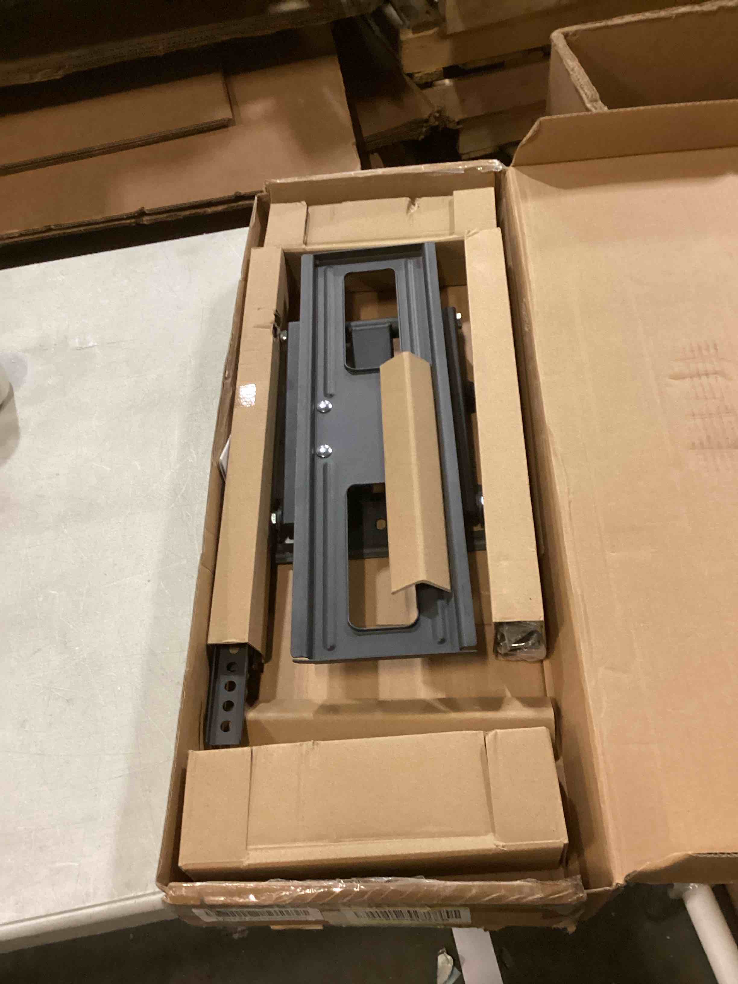 https://s3.amazonaws.com/lotting-images-prod/bidfta/TEA1583159_1746457955147.jpeg