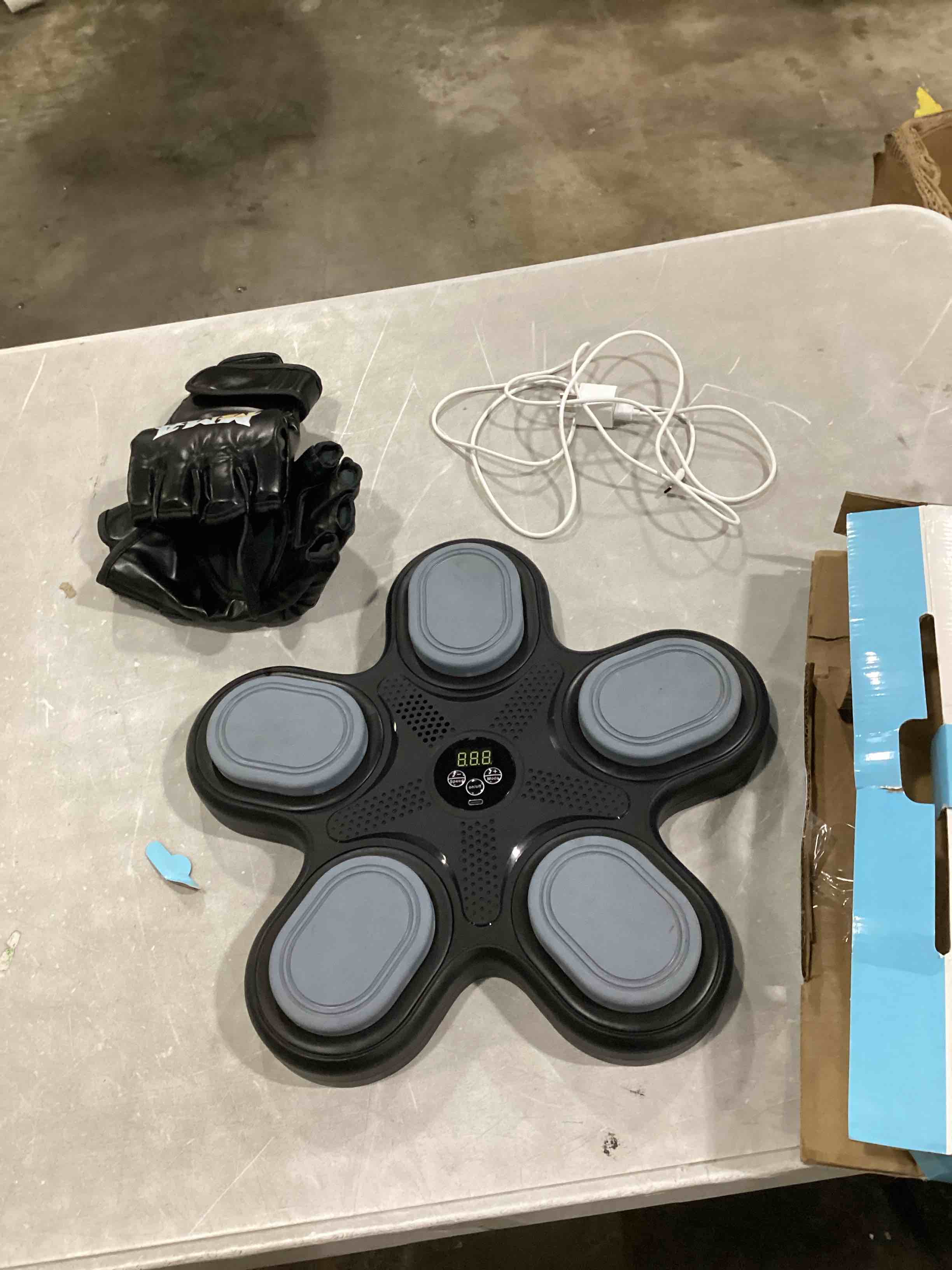 https://s3.amazonaws.com/lotting-images-prod/bidfta/TEA1588419_1740487735137.jpeg
