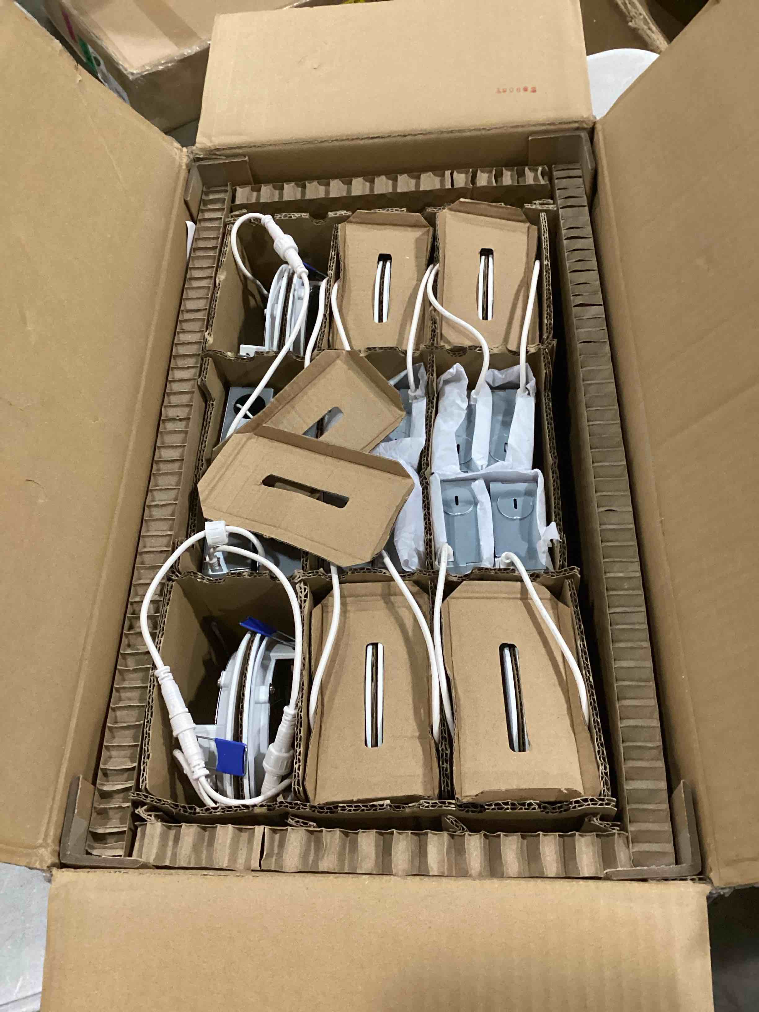 https://s3.amazonaws.com/lotting-images-prod/bidfta/TEA1589065_1741613746615.jpeg