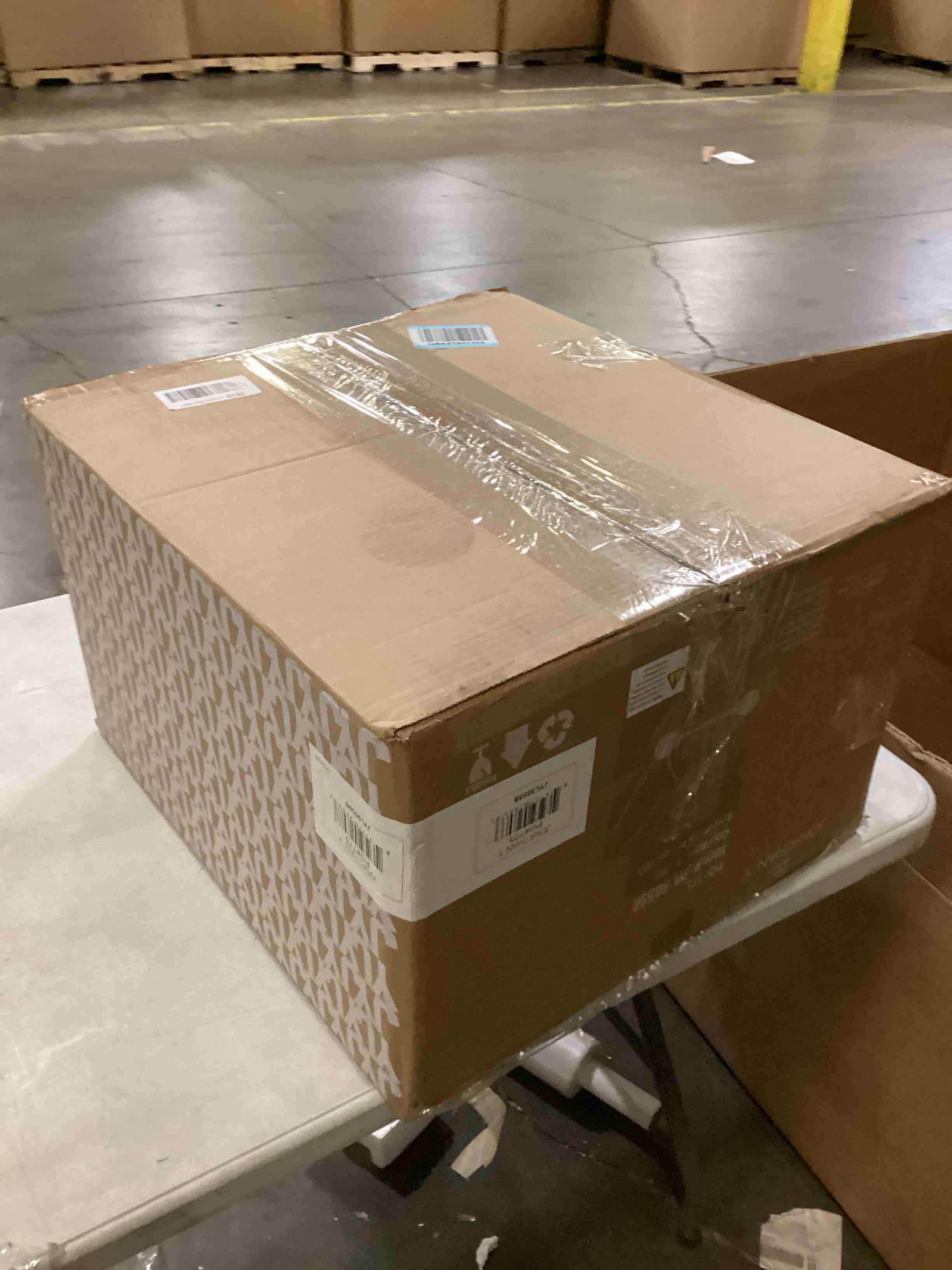 https://s3.amazonaws.com/lotting-images-prod/bidfta/TEA1590580_1743687384923.jpeg