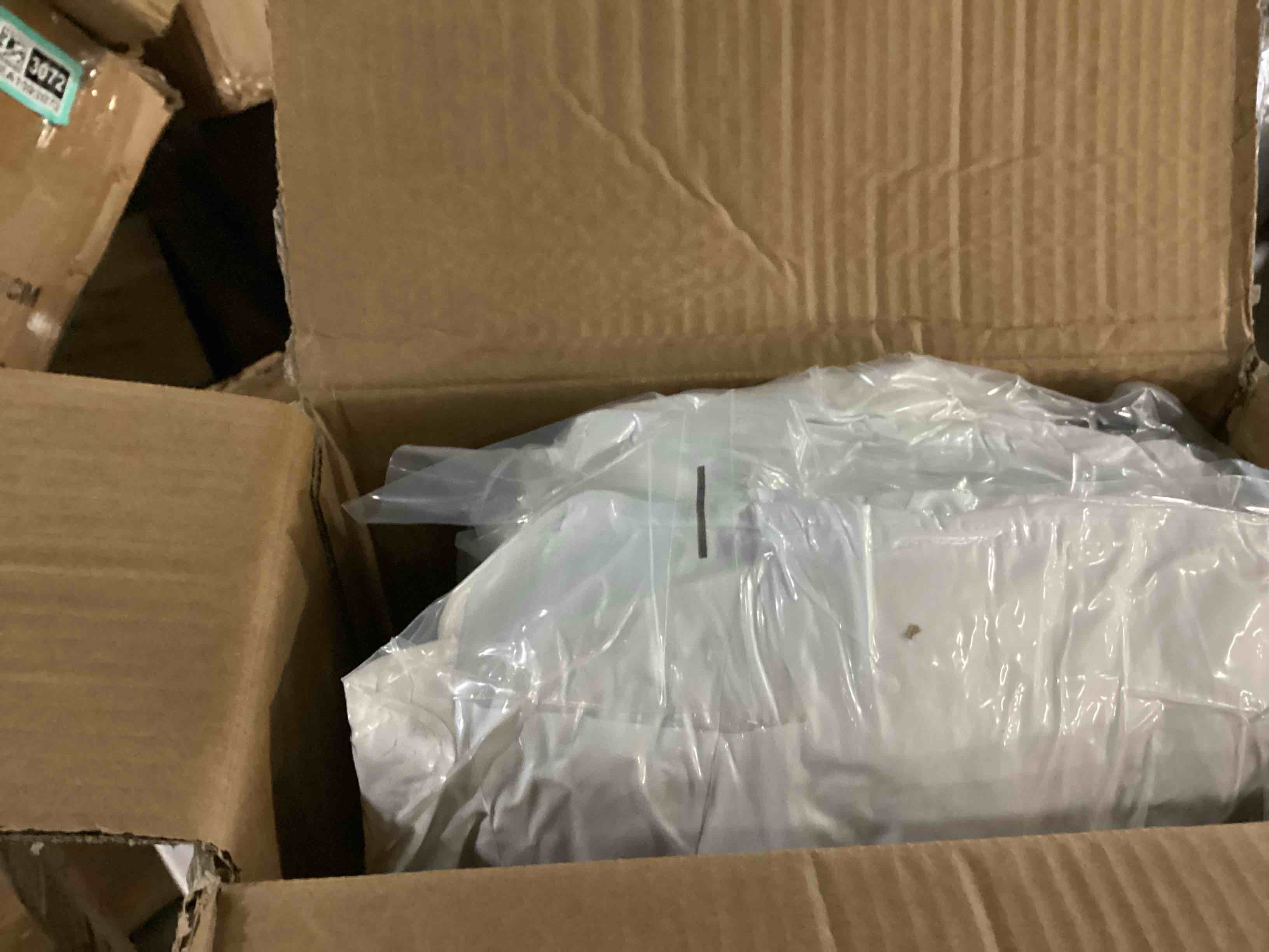 https://s3.amazonaws.com/lotting-images-prod/bidfta/TEA1593077_1750257057444.jpeg