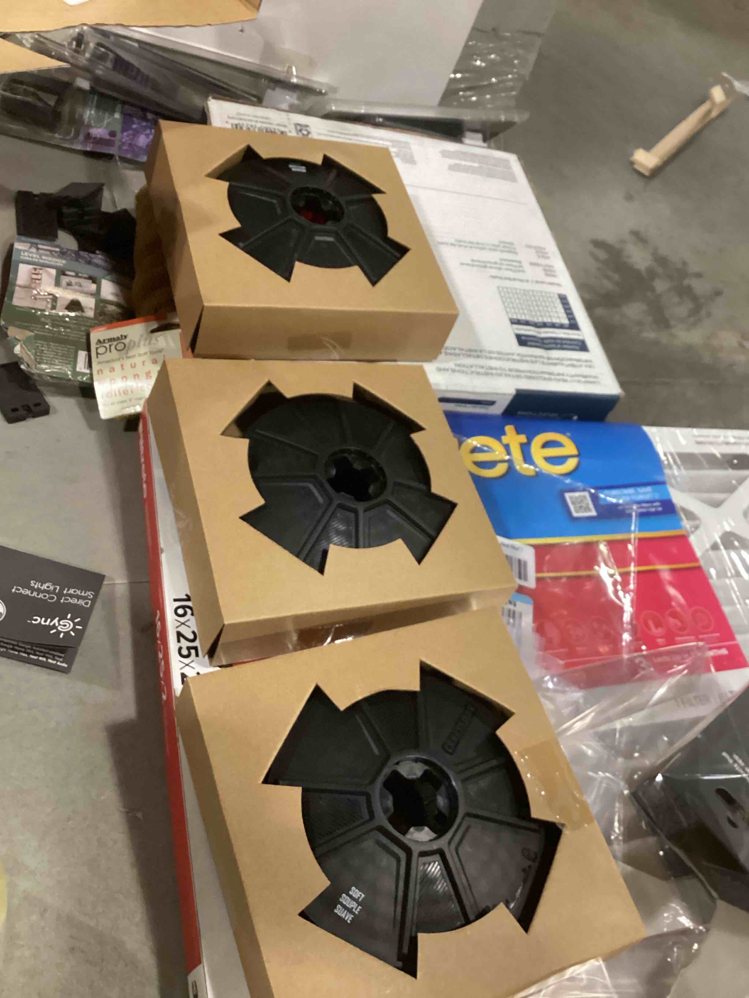 https://s3.amazonaws.com/lotting-images-prod/bidfta/TEA1598982_1741890682682.jpeg