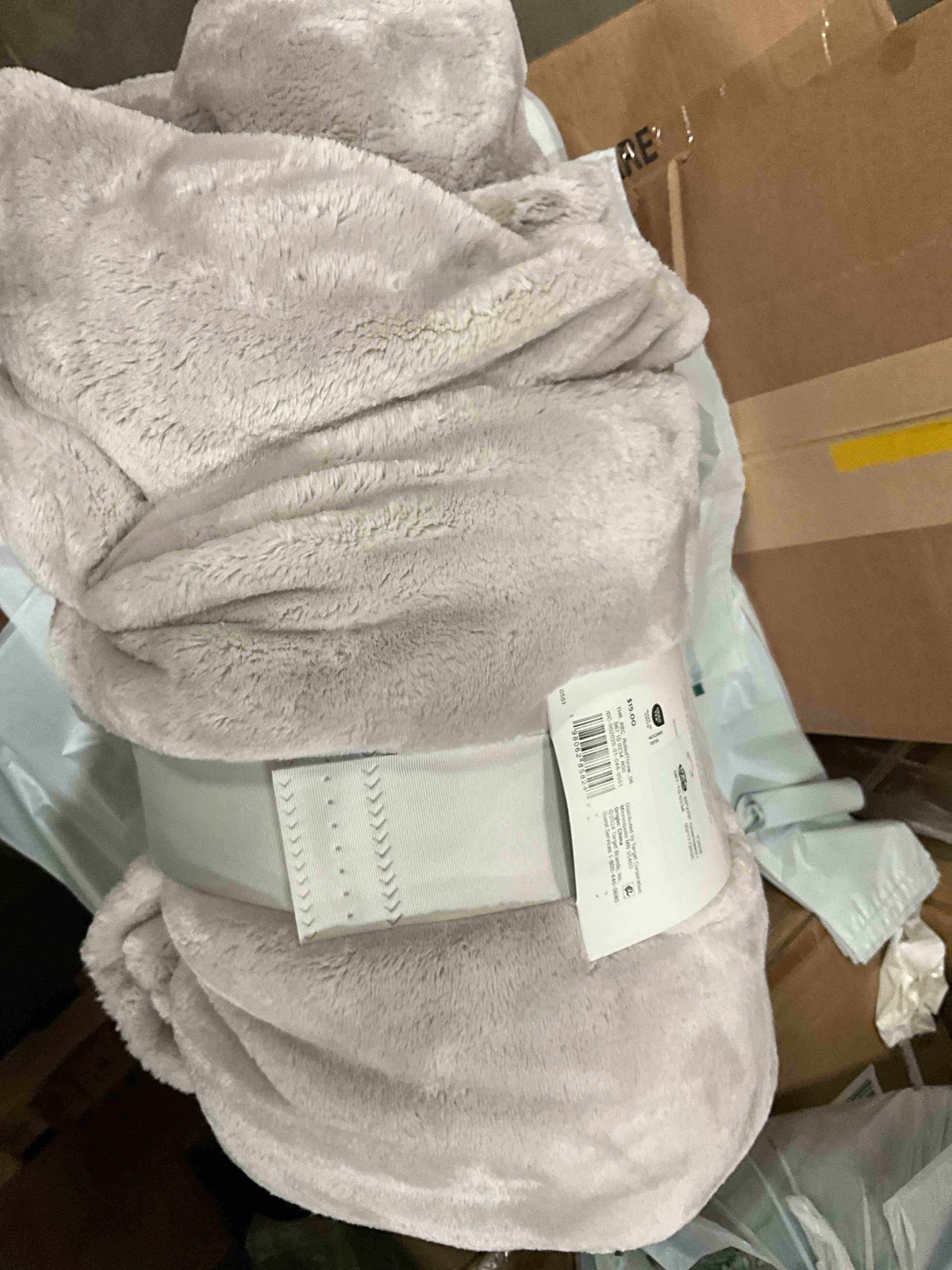 https://s3.amazonaws.com/lotting-images-prod/bidfta/TEA1603797_1750953712747.jpeg