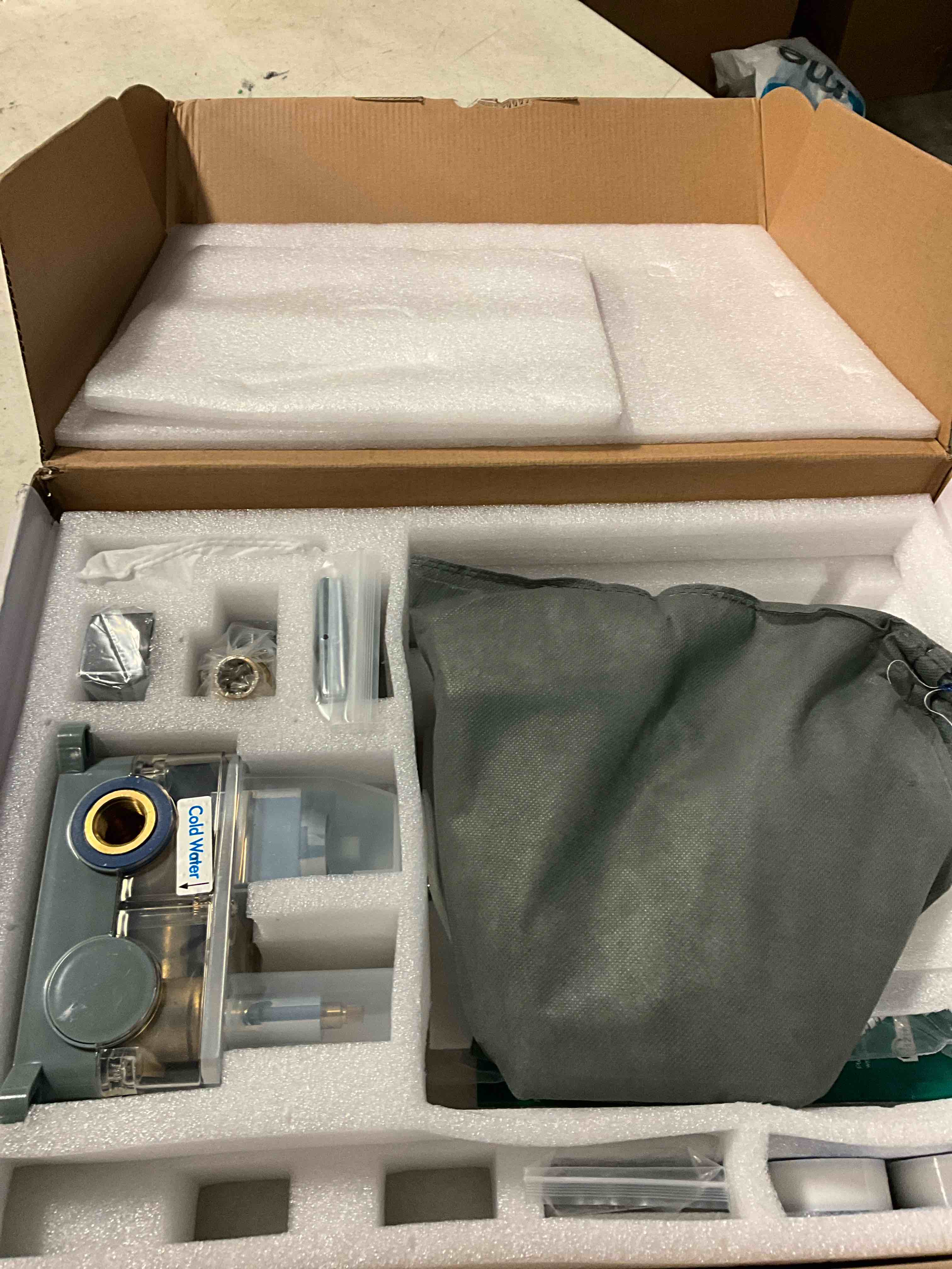 https://s3.amazonaws.com/lotting-images-prod/bidfta/TEA1604553_1751649556439.jpeg