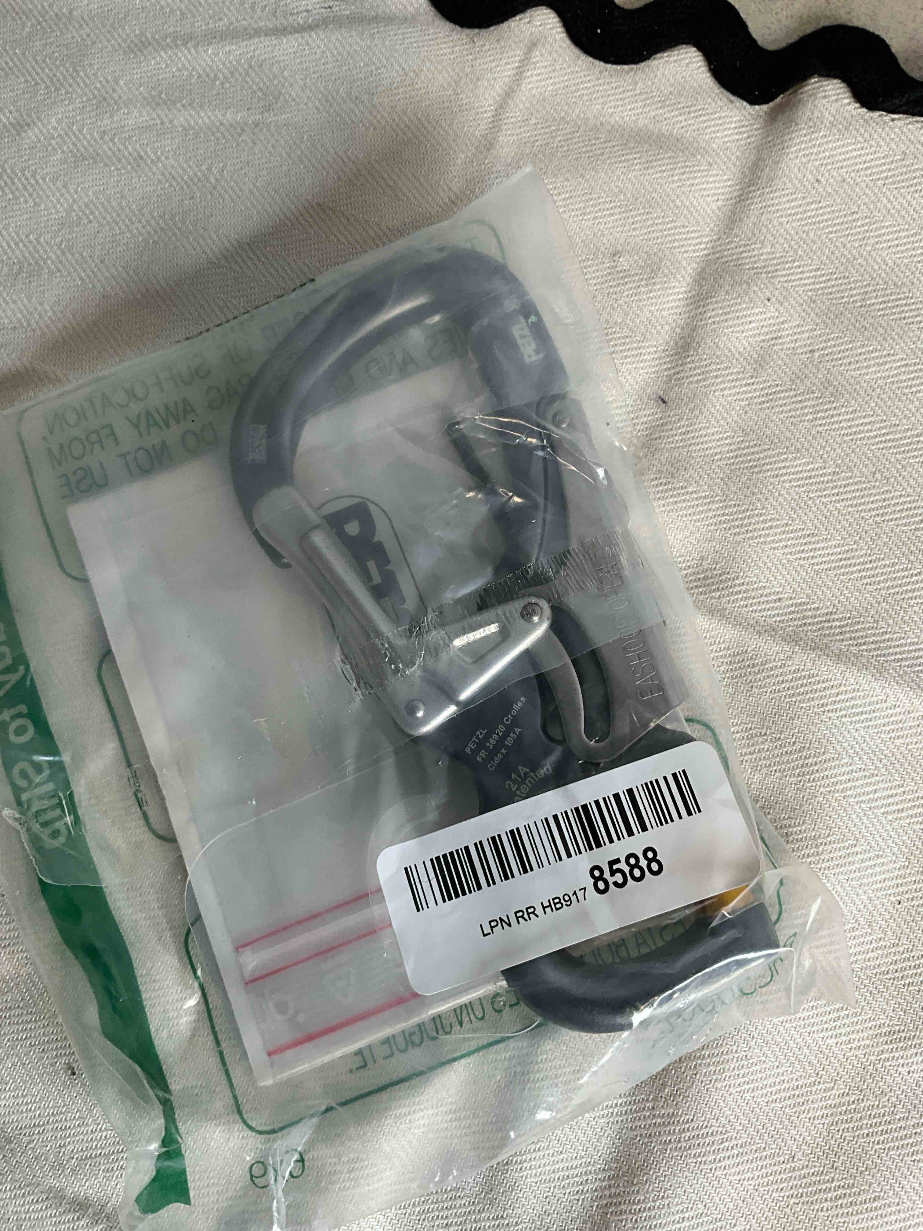 https://s3.amazonaws.com/lotting-images-prod/bidfta/TEA1607908_1749656862493.jpeg