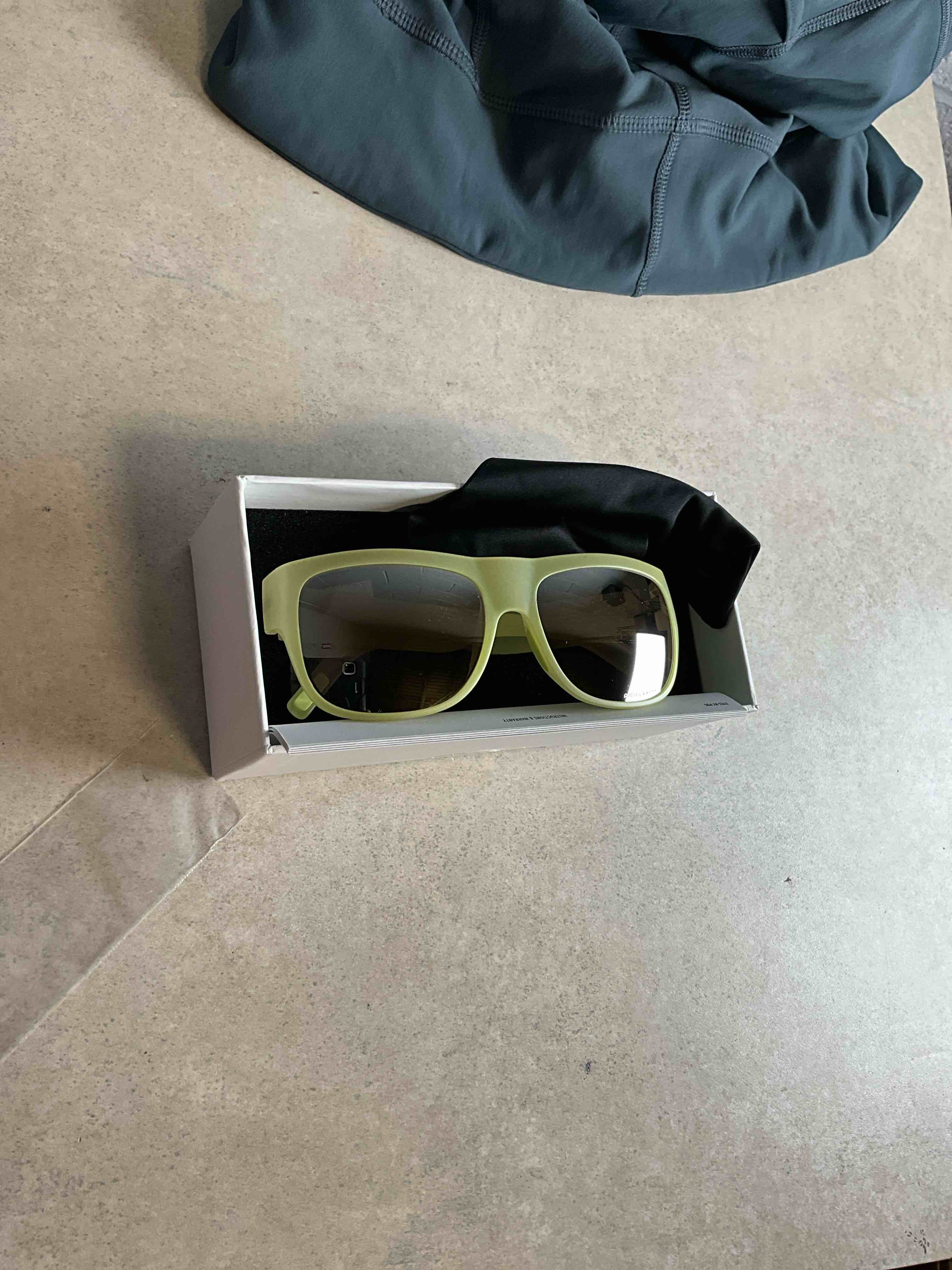 https://s3.amazonaws.com/lotting-images-prod/bidfta/TEA1608626_1750863694392.jpeg