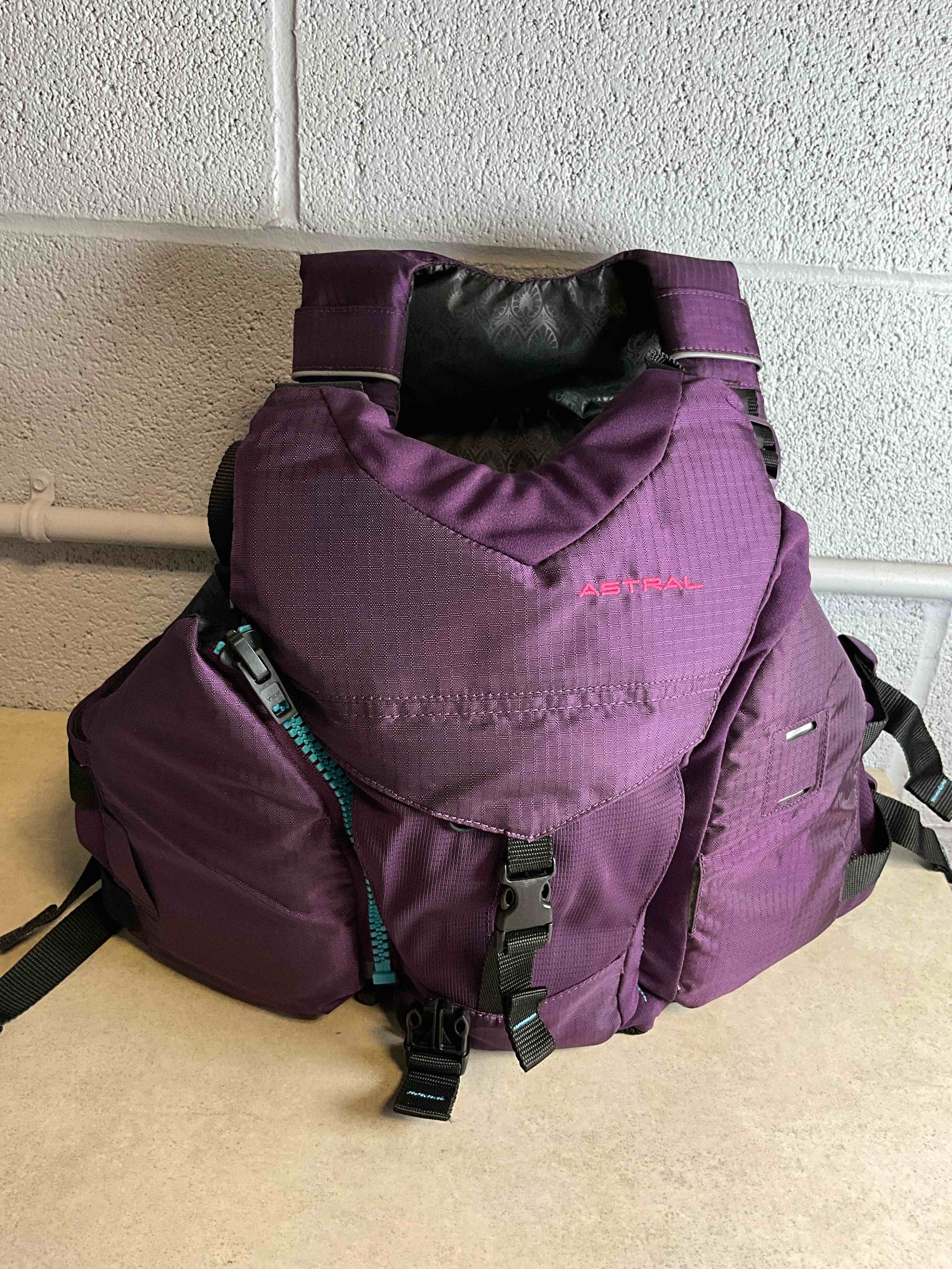 https://s3.amazonaws.com/lotting-images-prod/bidfta/TEA1608631_1750864053756.jpeg