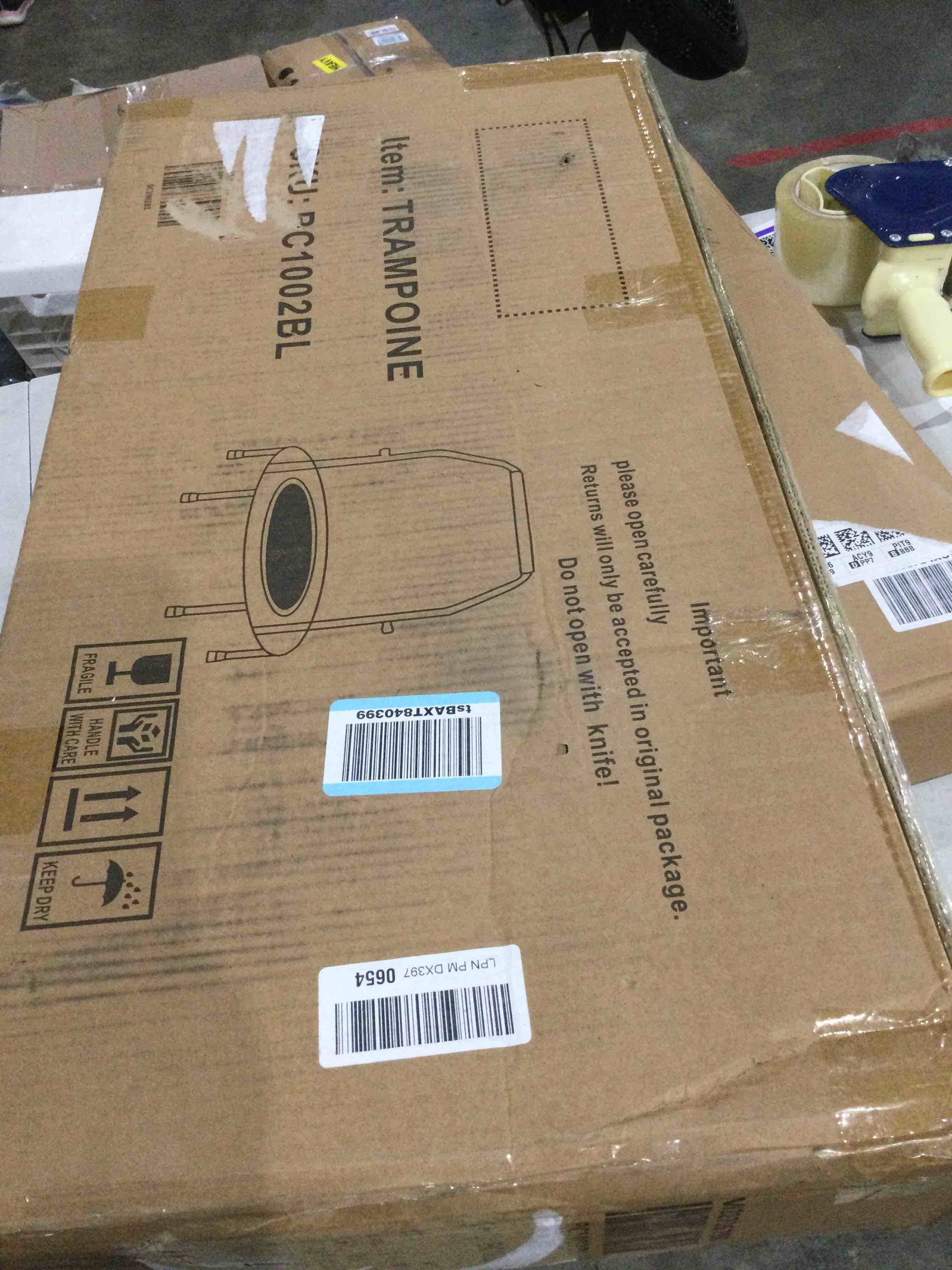 https://s3.amazonaws.com/lotting-images-prod/bidfta/TEA1630702_1747136940260.jpeg