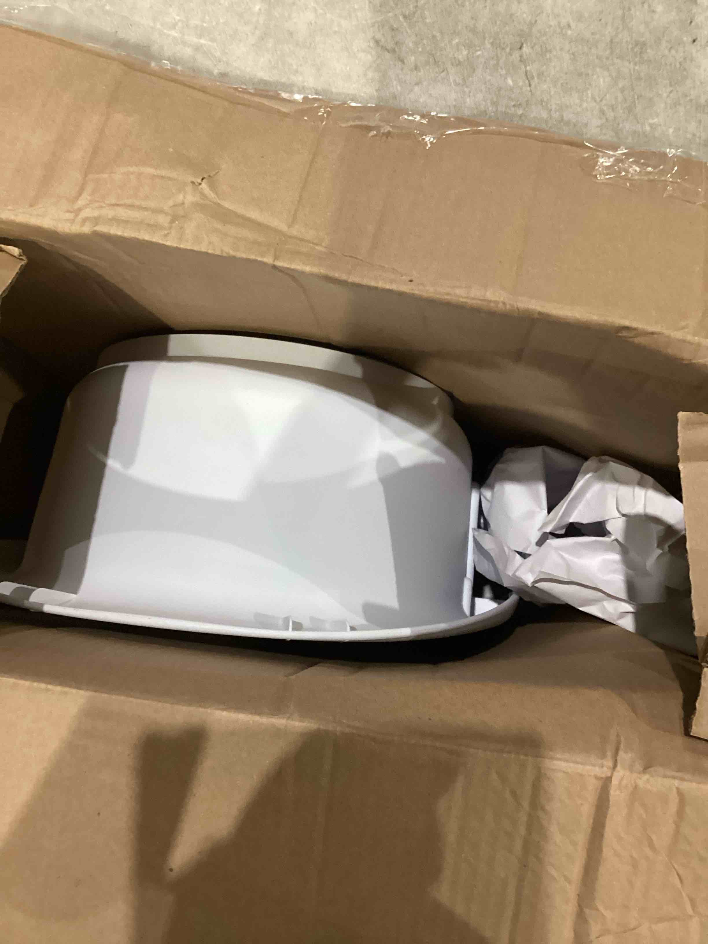 https://s3.amazonaws.com/lotting-images-prod/bidfta/TEA1638108_1751046165767.jpeg