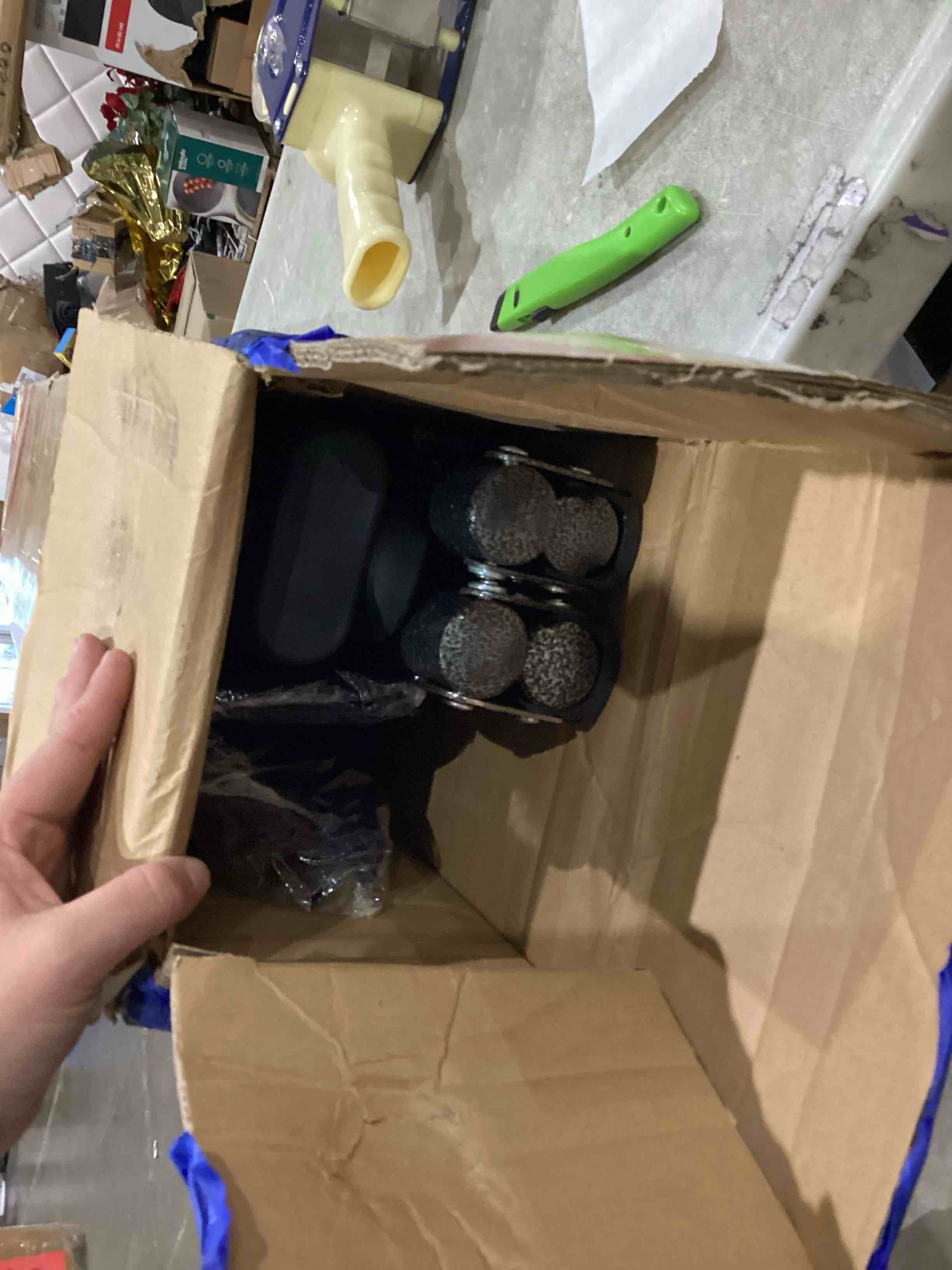 https://s3.amazonaws.com/lotting-images-prod/bidfta/TEA1638189_1751115152102.jpeg