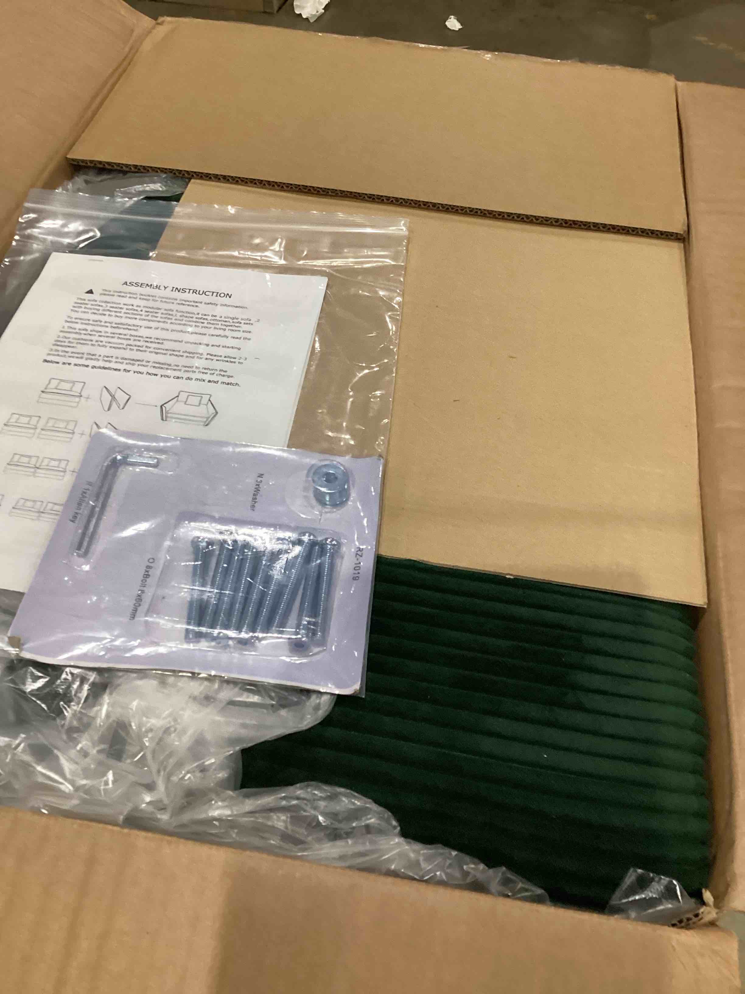 https://s3.amazonaws.com/lotting-images-prod/bidfta/TEA1638209_1751123047846.jpeg