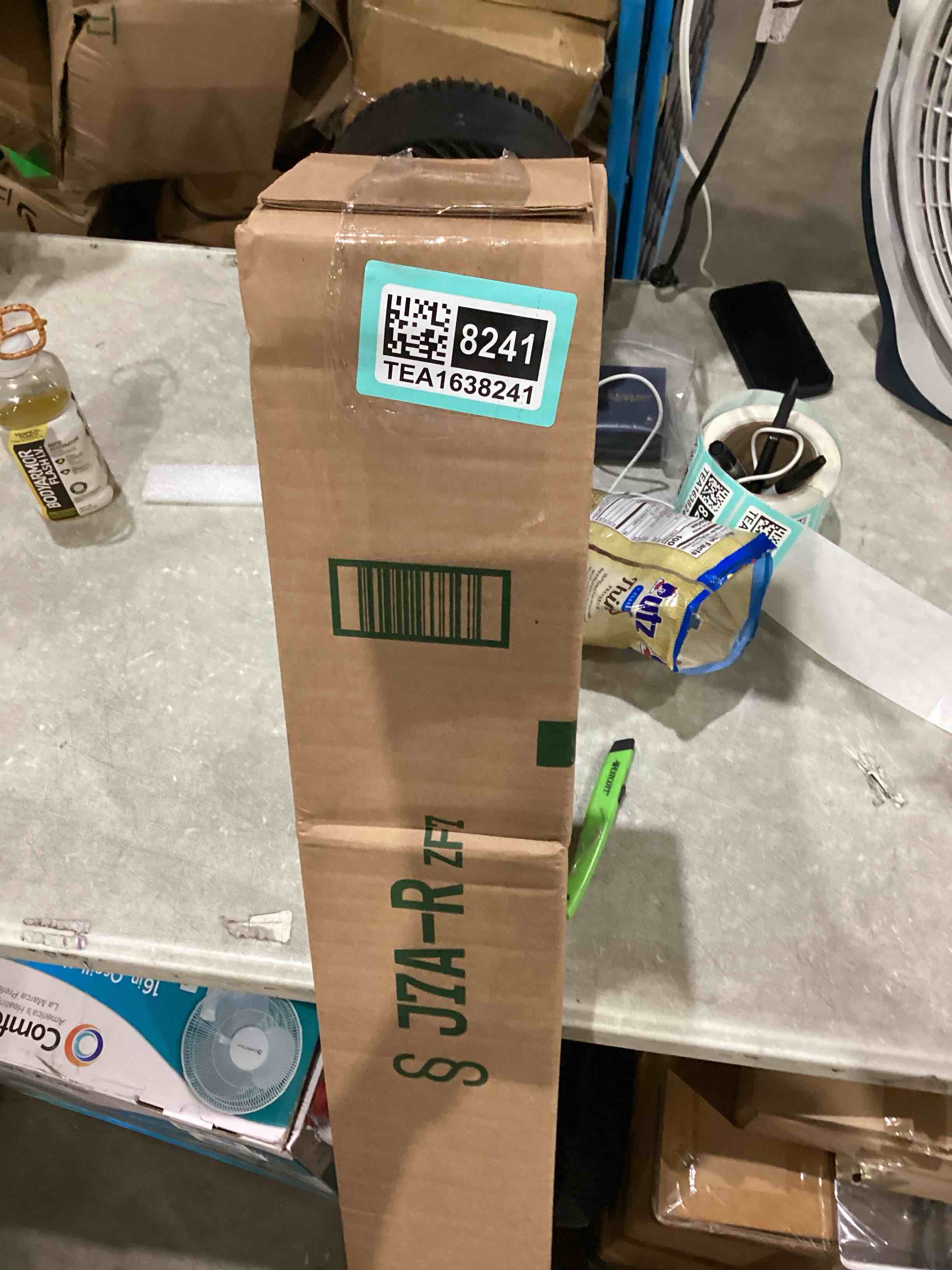 https://s3.amazonaws.com/lotting-images-prod/bidfta/TEA1638241_1751282622461.jpeg