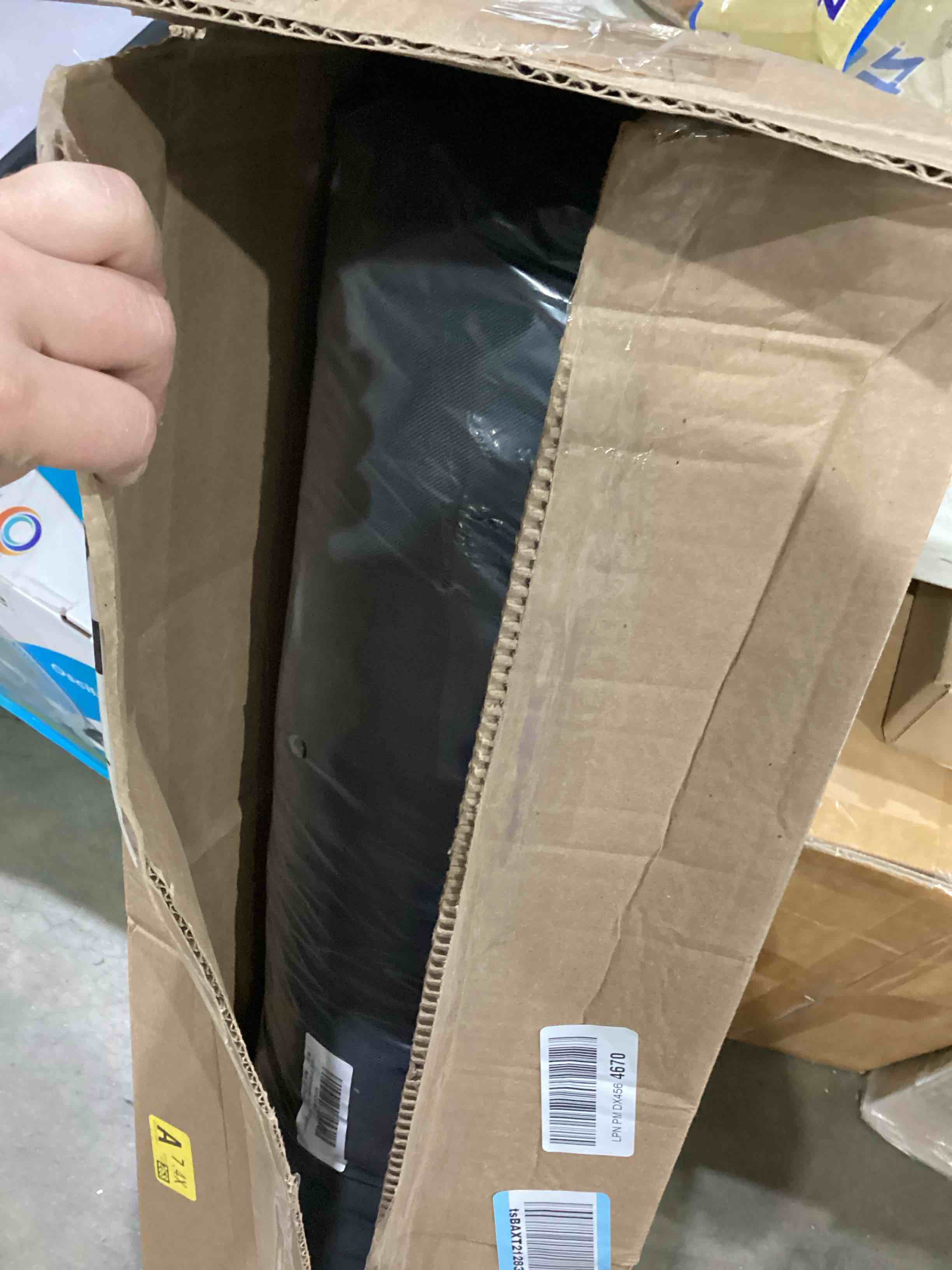 https://s3.amazonaws.com/lotting-images-prod/bidfta/TEA1638256_1751283074532.jpeg