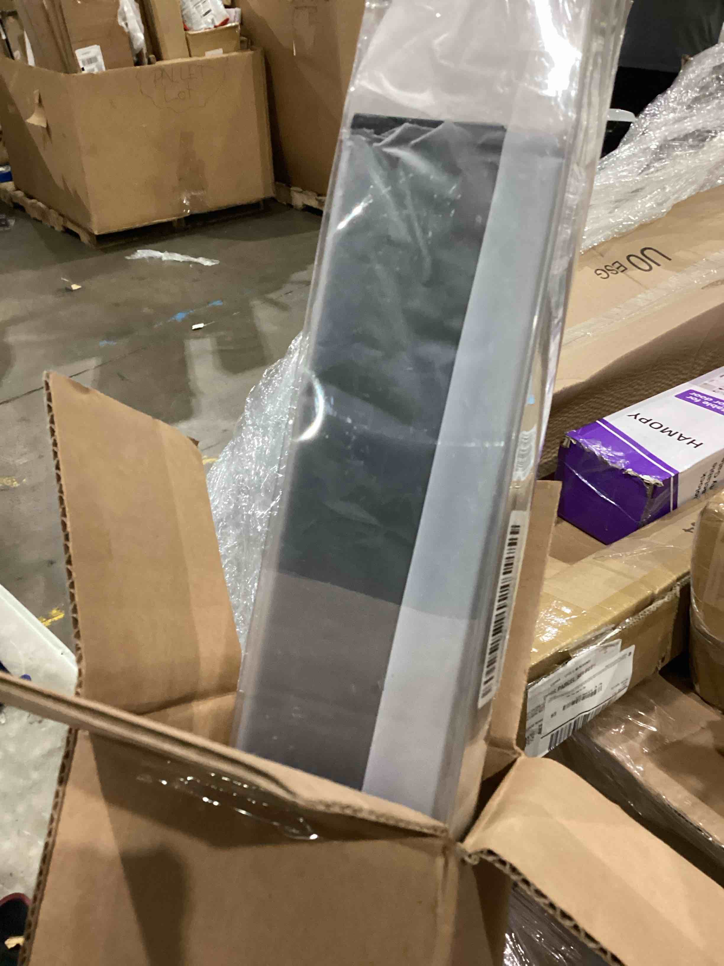 https://s3.amazonaws.com/lotting-images-prod/bidfta/TEA1638259_1751283496843.jpeg