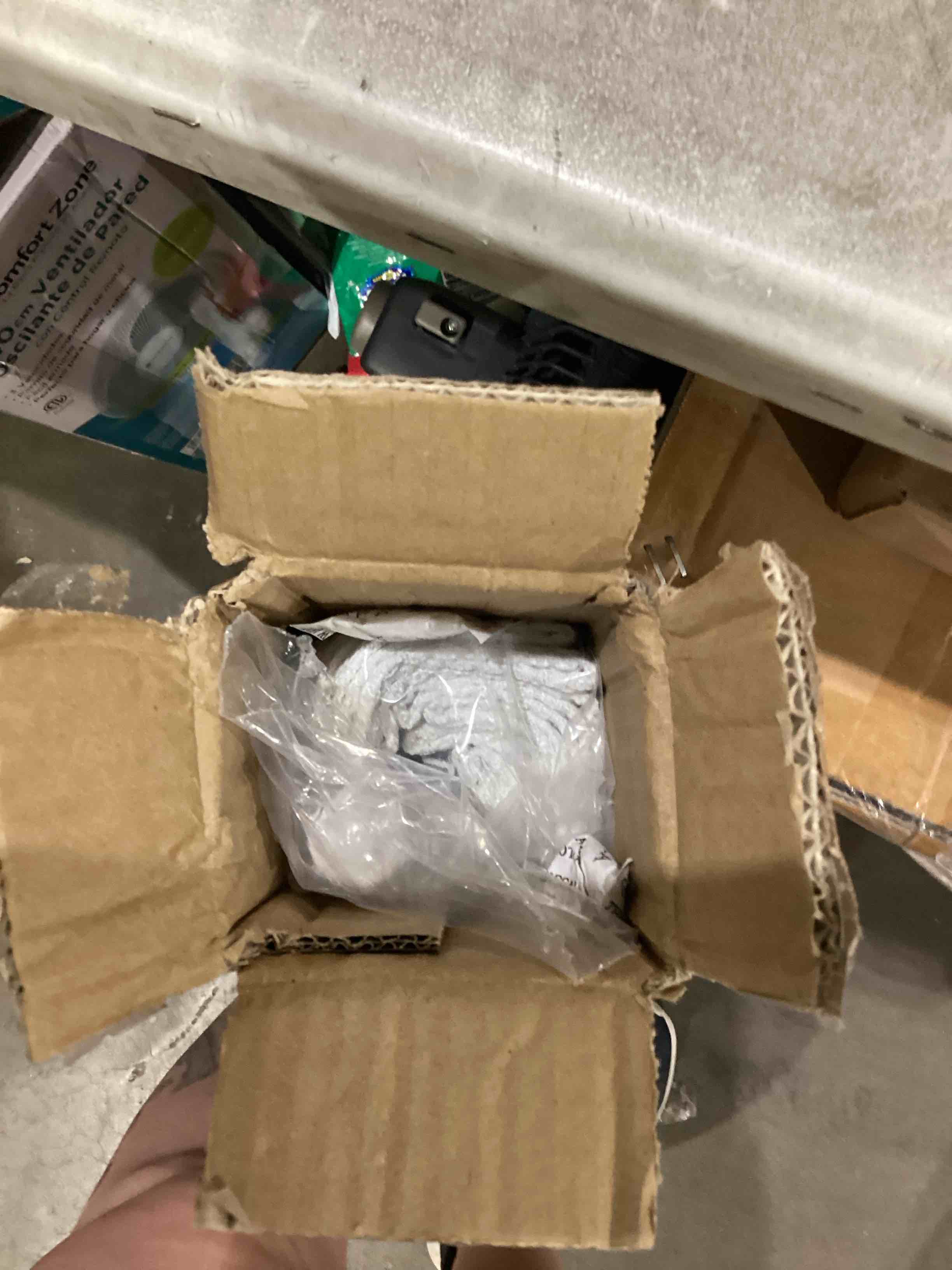 https://s3.amazonaws.com/lotting-images-prod/bidfta/TEA1638304_1751286191646.jpeg