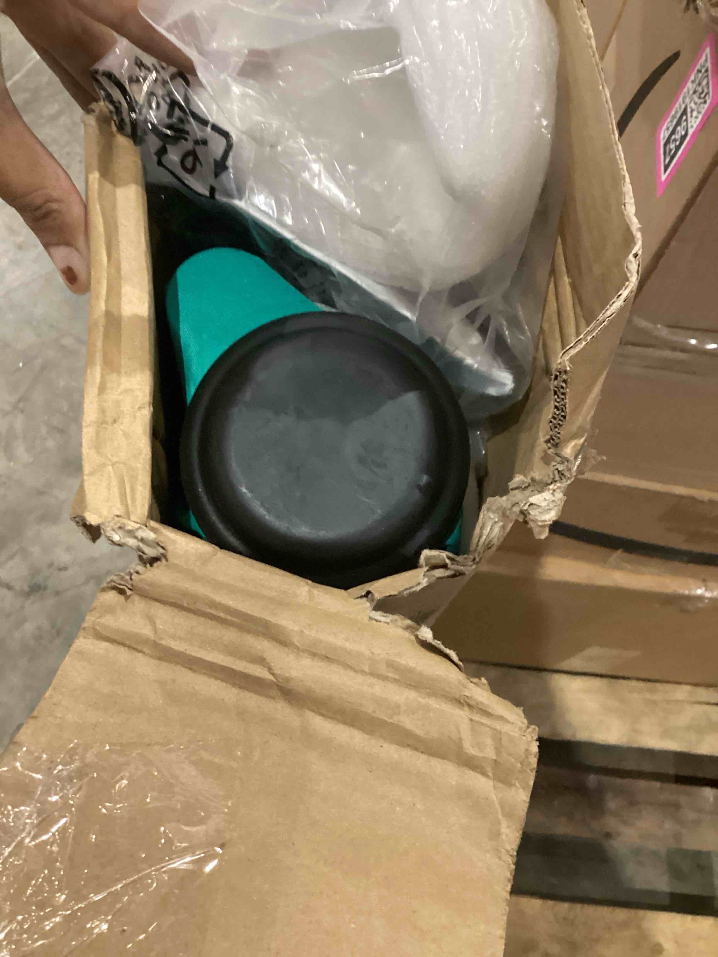 https://s3.amazonaws.com/lotting-images-prod/bidfta/TEA1638305_1756478222813.jpeg