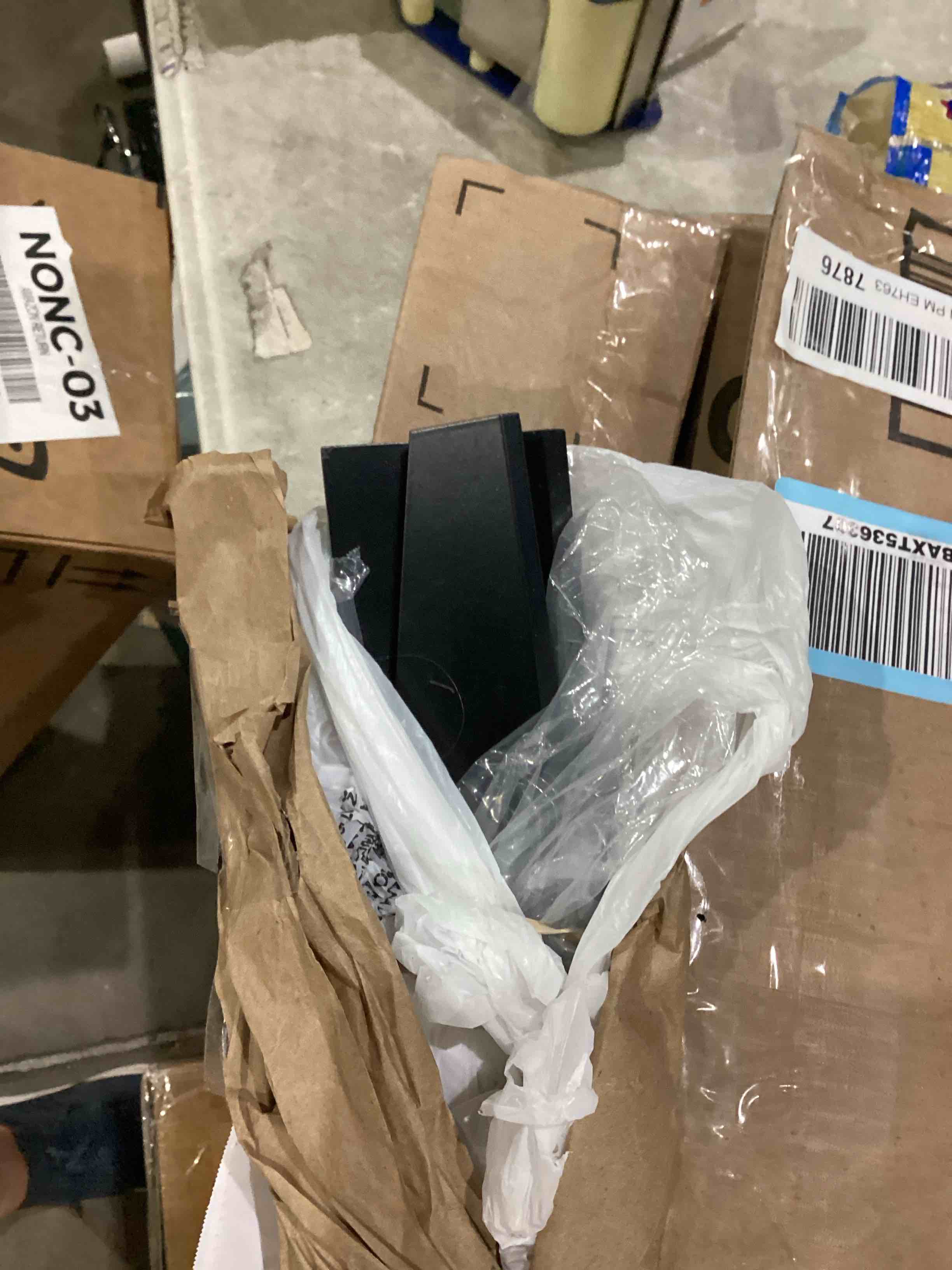 https://s3.amazonaws.com/lotting-images-prod/bidfta/TEA1638351_1751290359121.jpeg