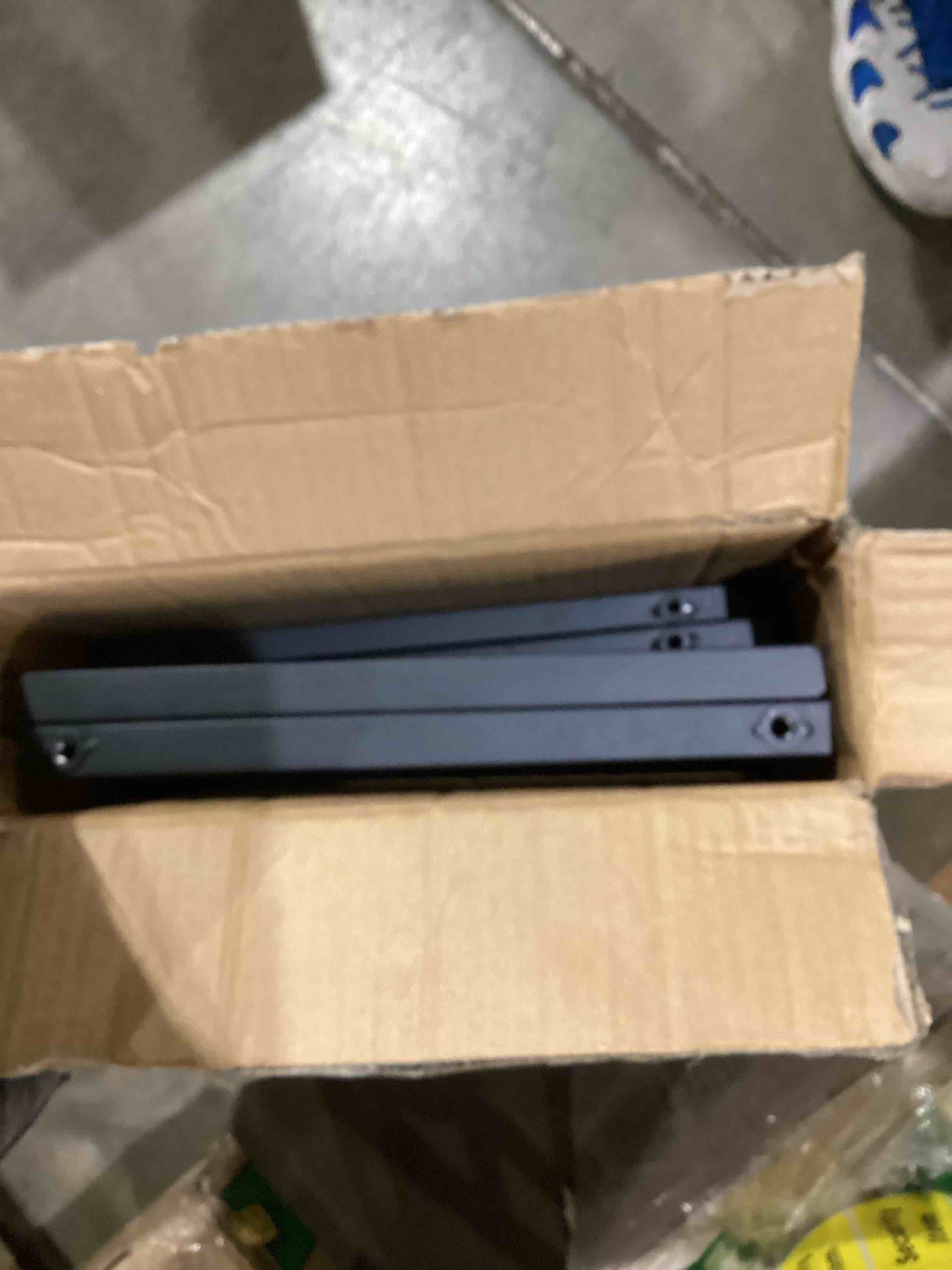 https://s3.amazonaws.com/lotting-images-prod/bidfta/TEA1638868_1751543056962.jpeg