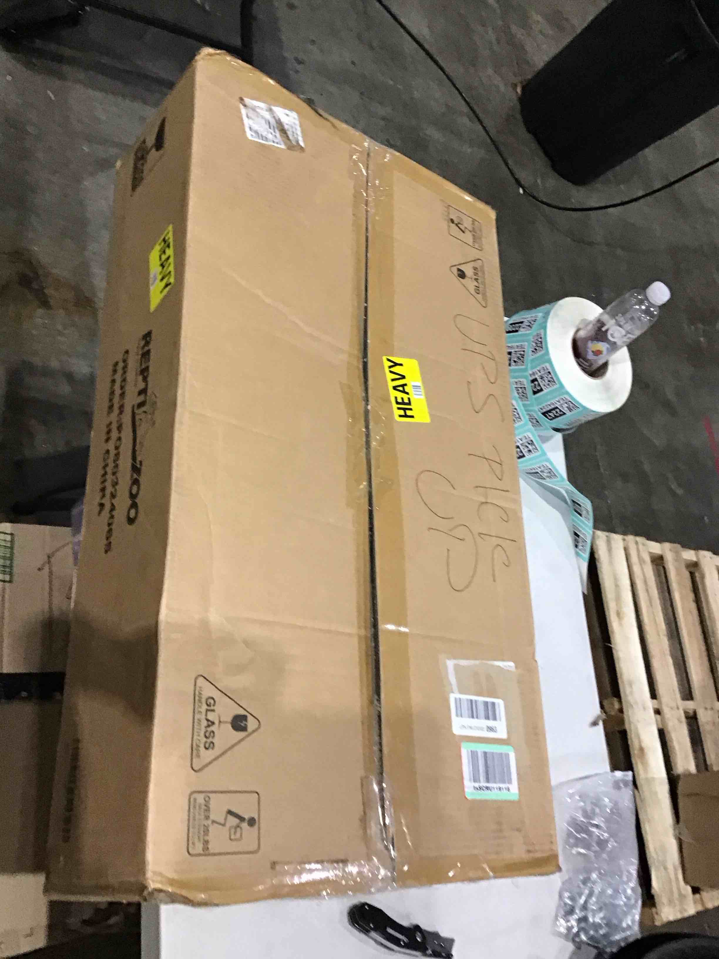 https://s3.amazonaws.com/lotting-images-prod/bidfta/TEA1639055_1751899275367.jpeg