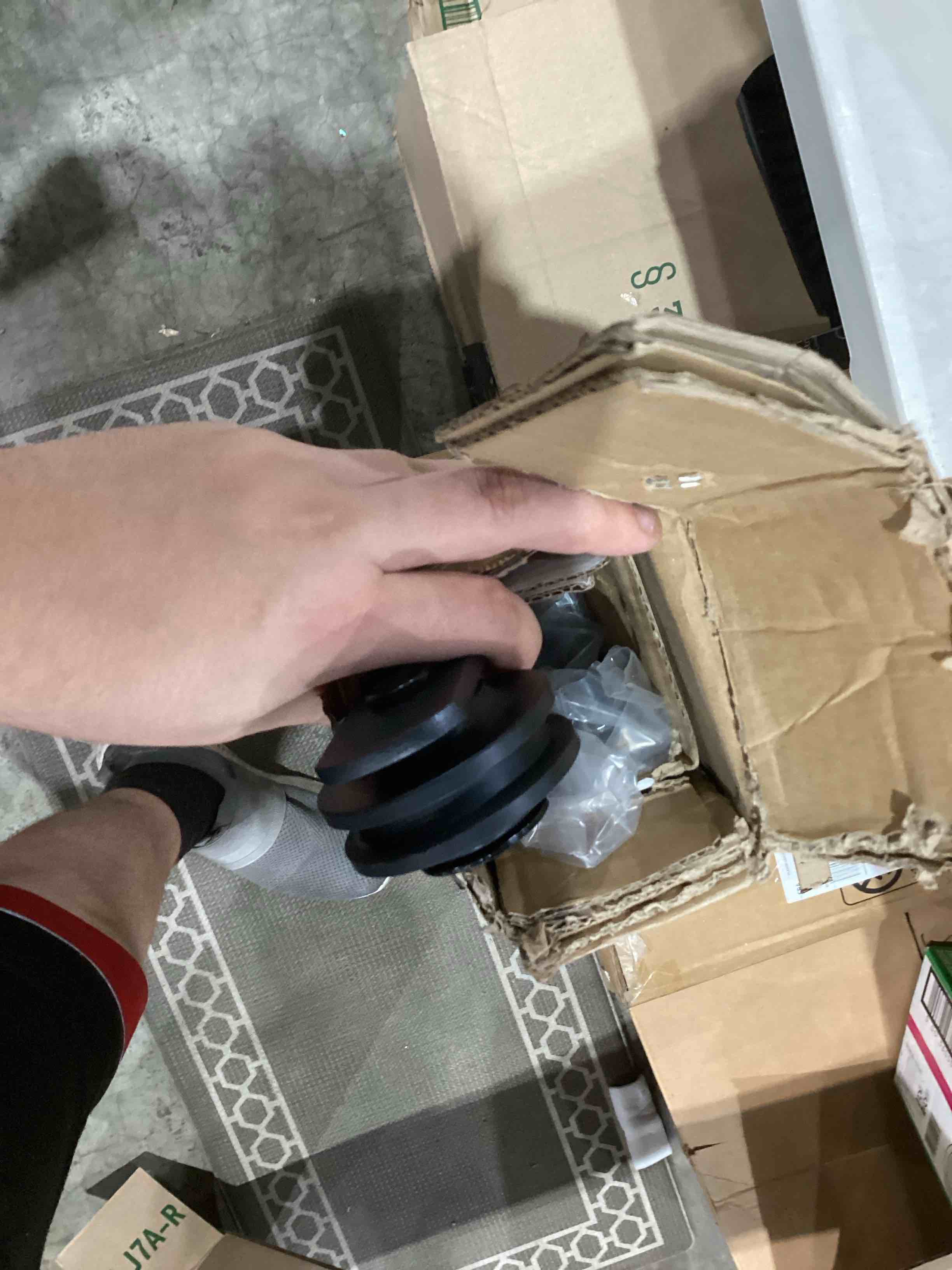 https://s3.amazonaws.com/lotting-images-prod/bidfta/TEA1639127_1751975635492.jpeg