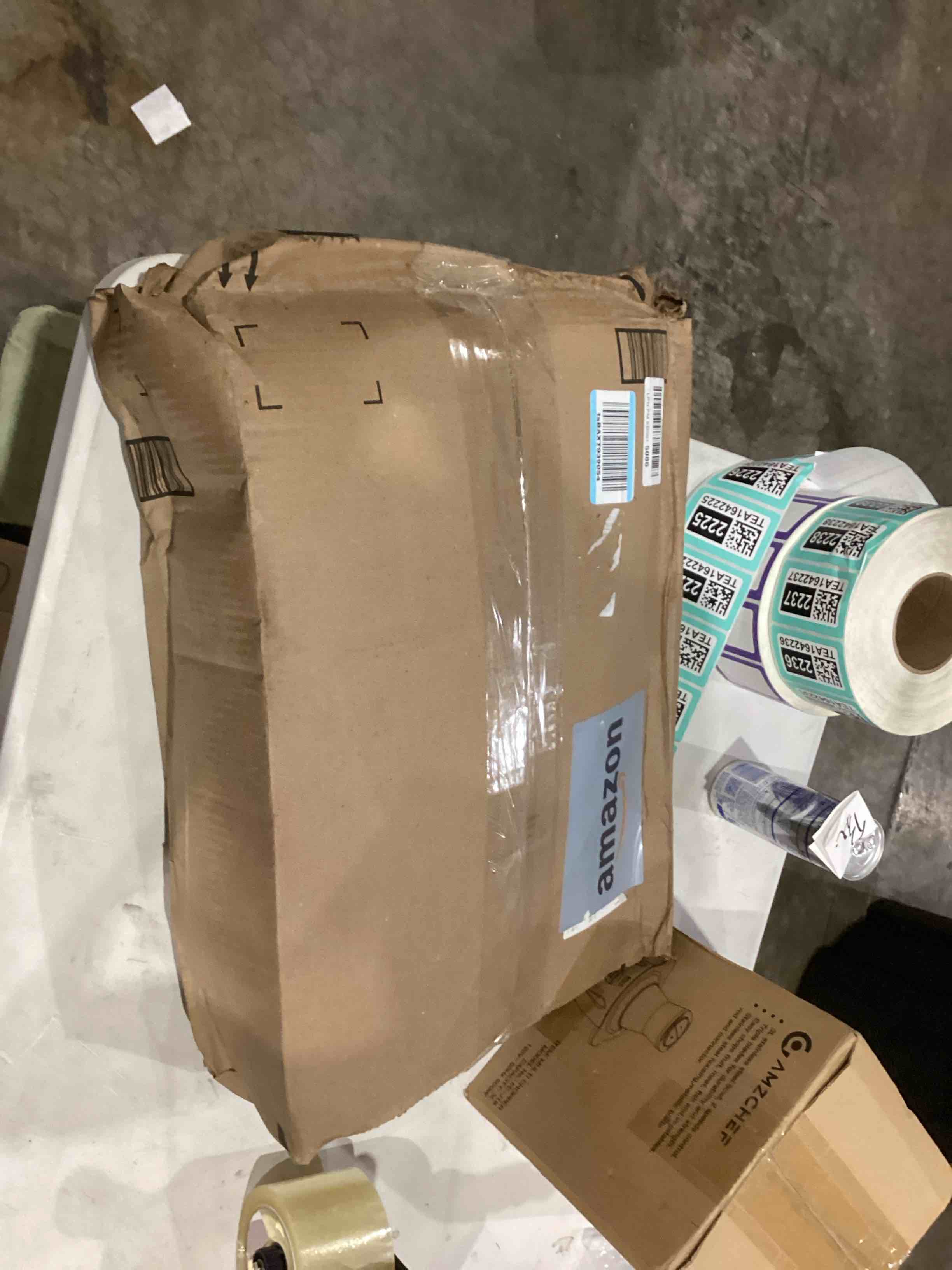https://s3.amazonaws.com/lotting-images-prod/bidfta/TEA1639130_1751976315042.jpeg