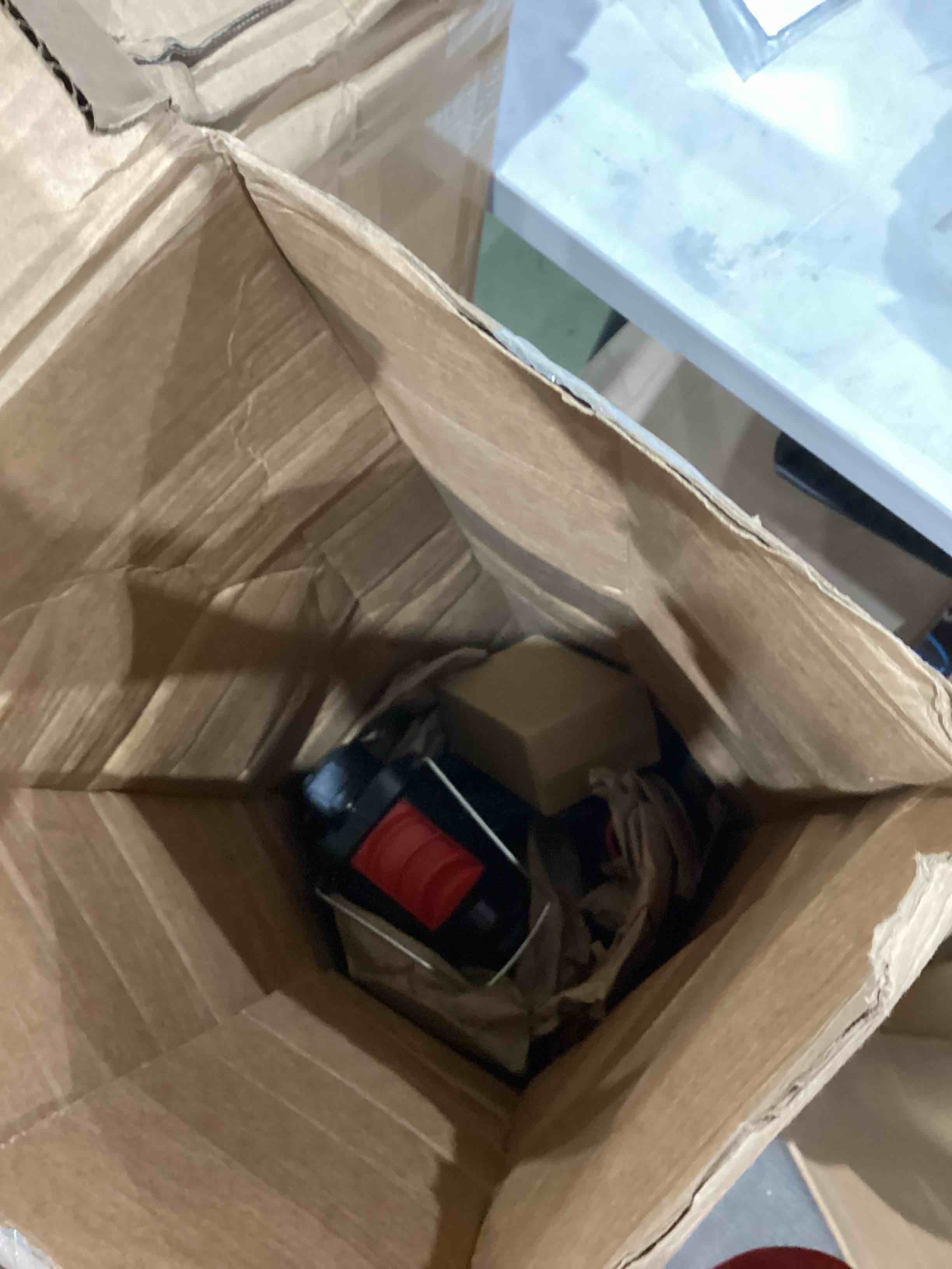 https://s3.amazonaws.com/lotting-images-prod/bidfta/TEA1639134_1751977150765.jpeg