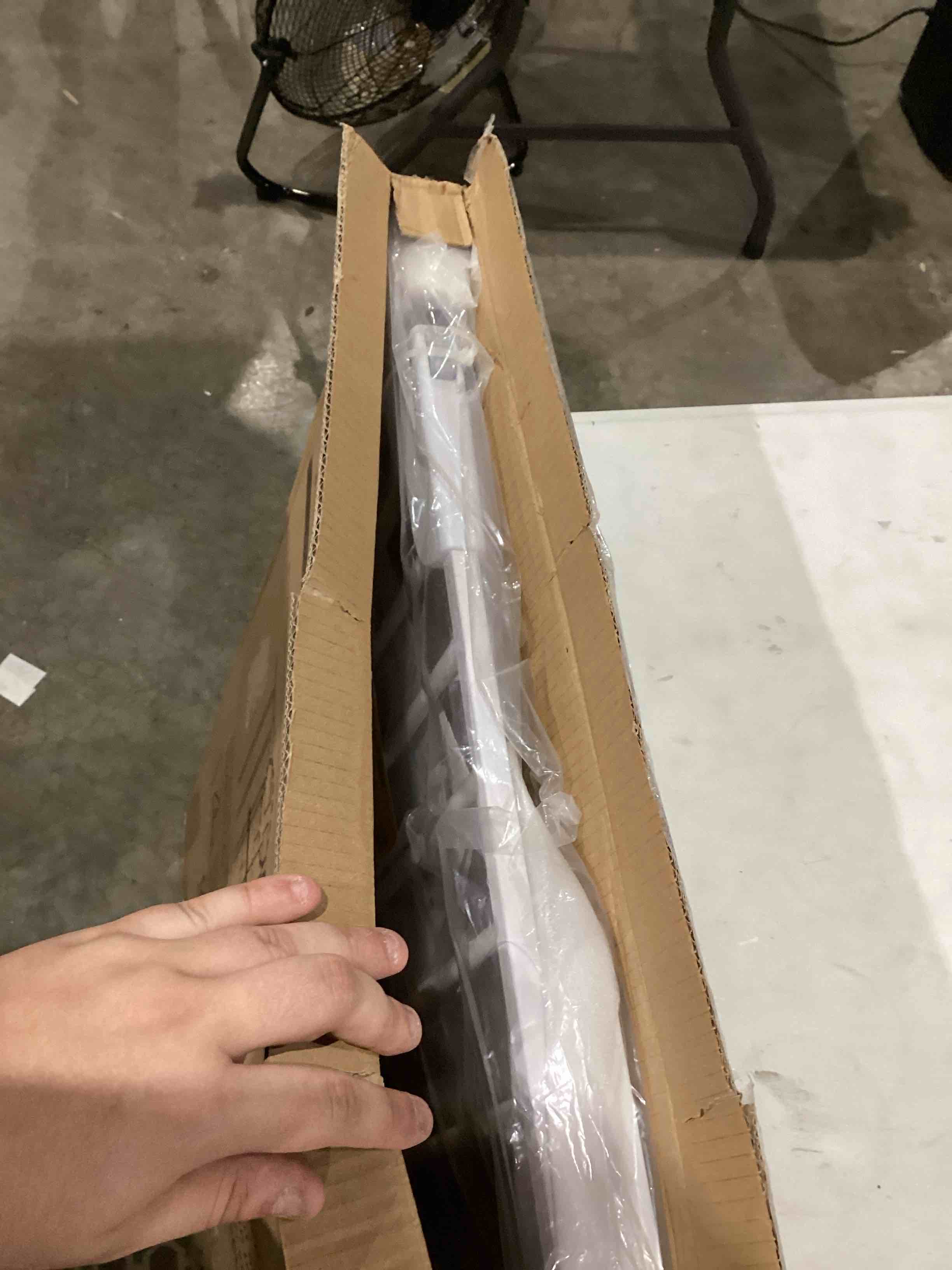 https://s3.amazonaws.com/lotting-images-prod/bidfta/TEA1639139_1751978645273.jpeg