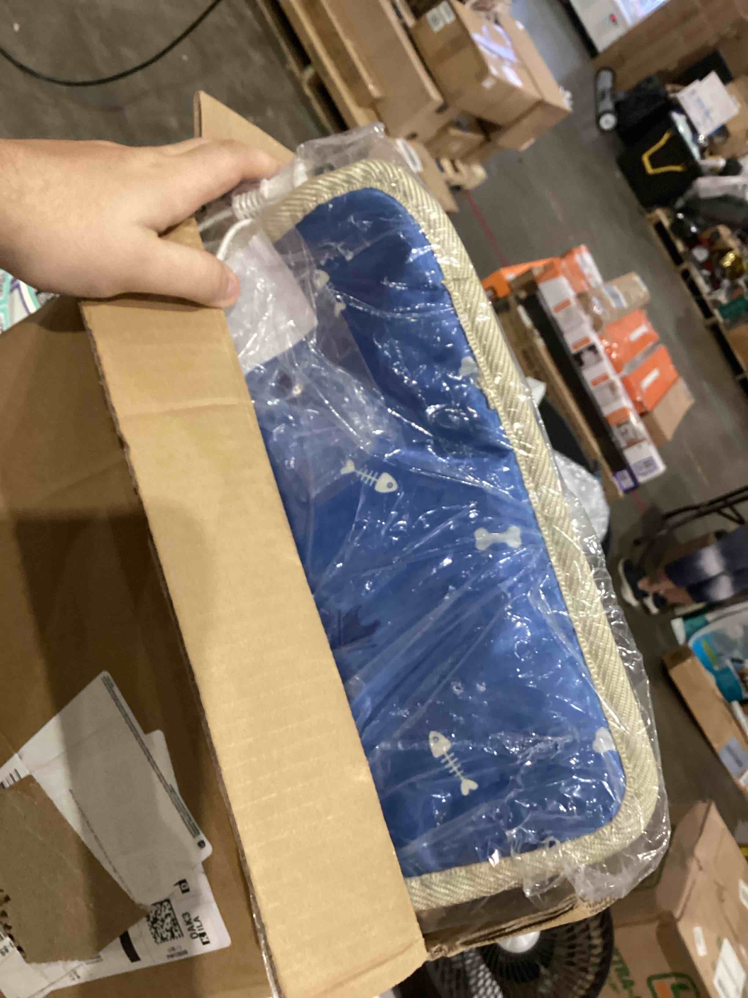 https://s3.amazonaws.com/lotting-images-prod/bidfta/TEA1639158_1751982534890.jpeg