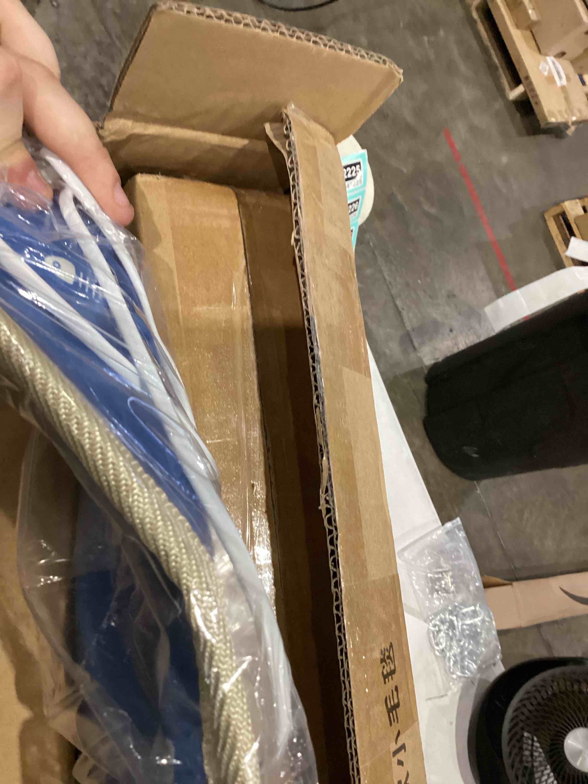 https://s3.amazonaws.com/lotting-images-prod/bidfta/TEA1639158_1751982537587.jpeg