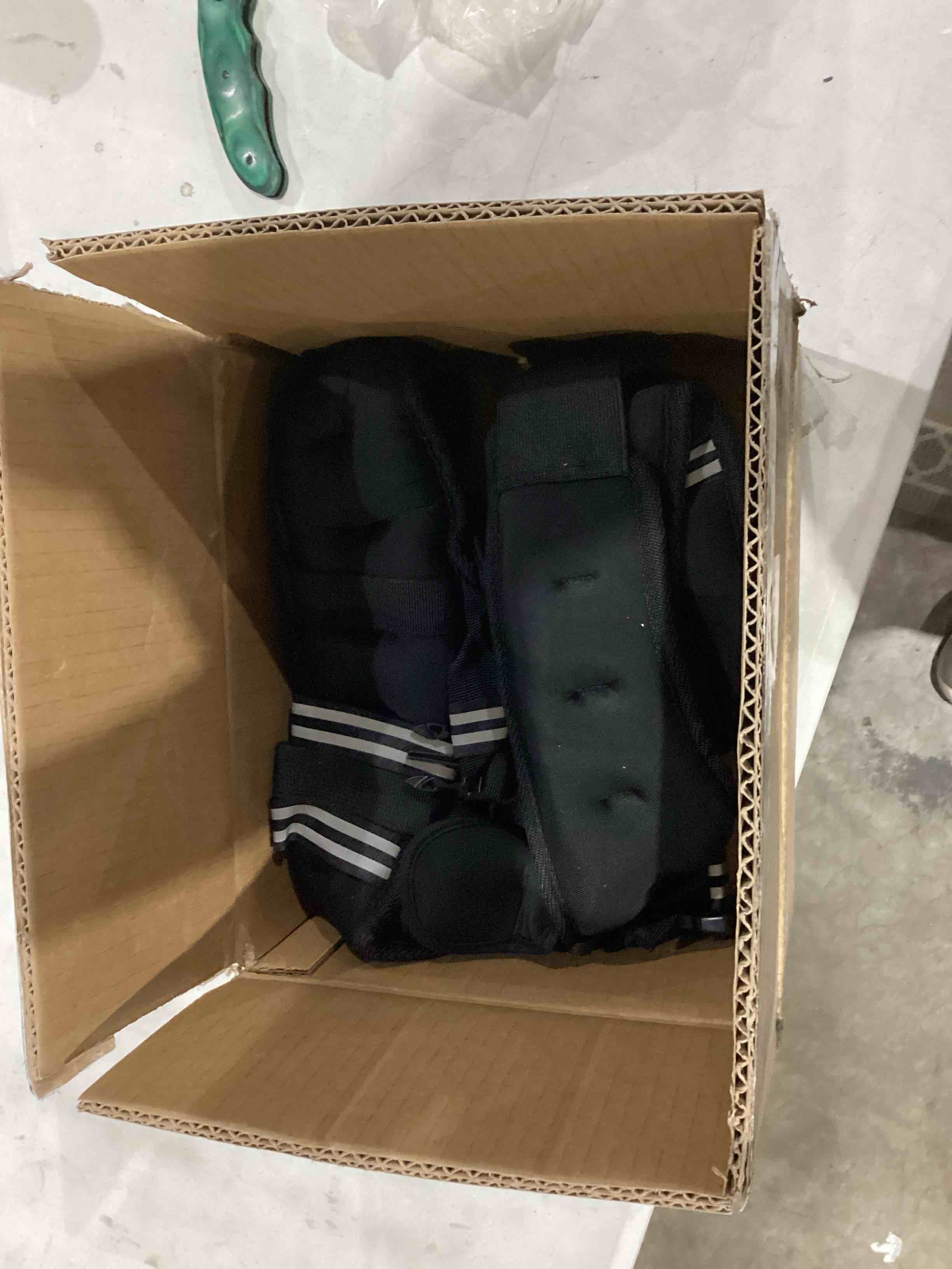 https://s3.amazonaws.com/lotting-images-prod/bidfta/TEA1639260_1752492498340.jpeg