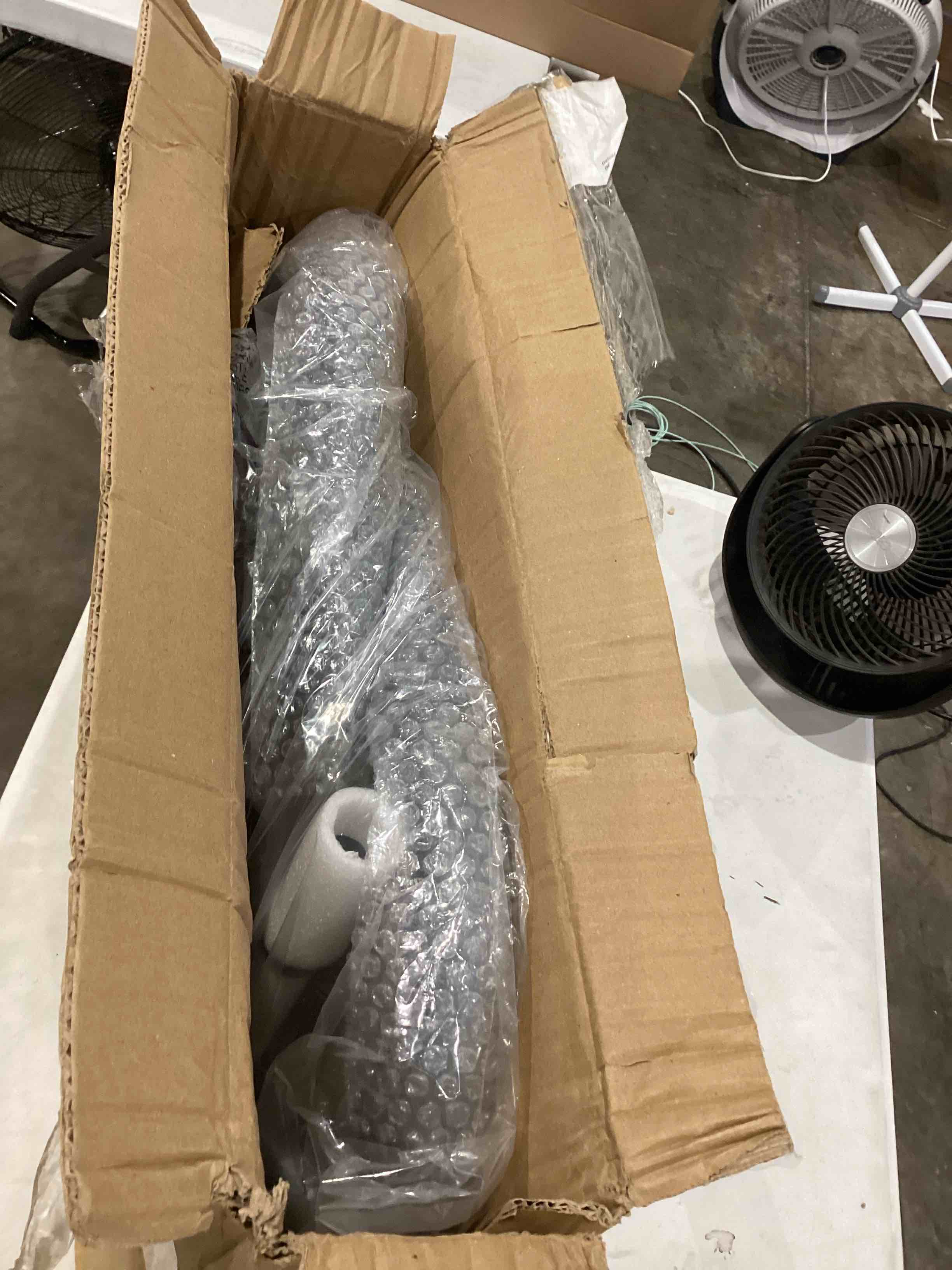 https://s3.amazonaws.com/lotting-images-prod/bidfta/TEA1639273_1752495085460.jpeg