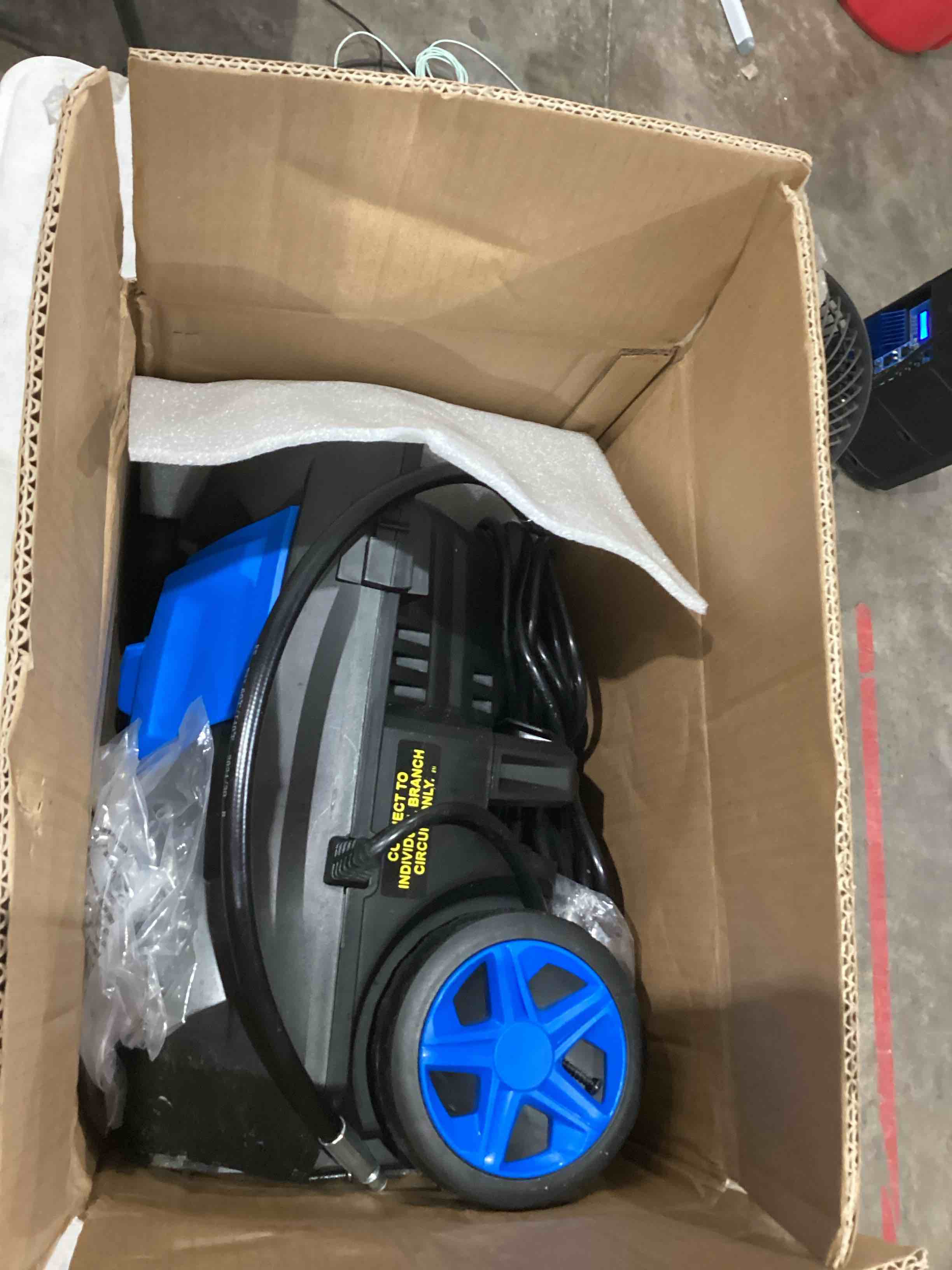 https://s3.amazonaws.com/lotting-images-prod/bidfta/TEA1639279_1752496545235.jpeg